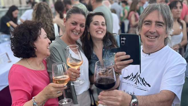 Alegría en Somontano en Ruta en Jaca Alegría en Somontano en Ruta en Jaca