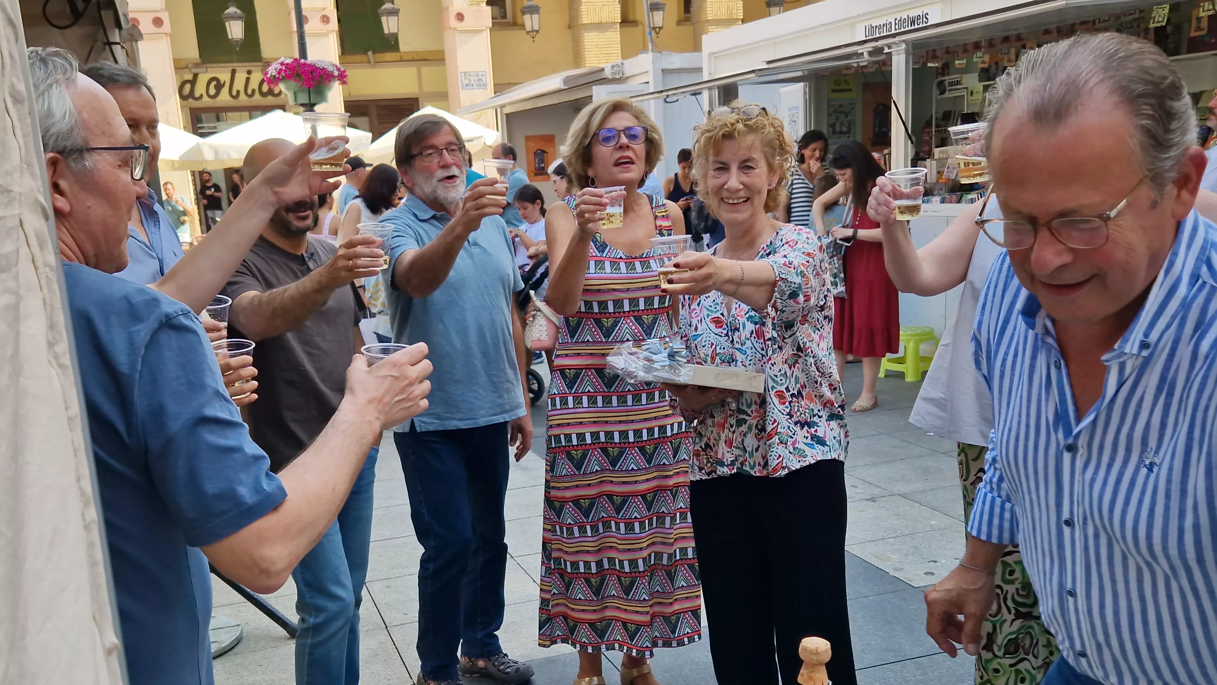 Reconocimiento de los libreros a Másdelibros en el cierre de la Feria del Libro de Huesca. Foto Myriam Martínez