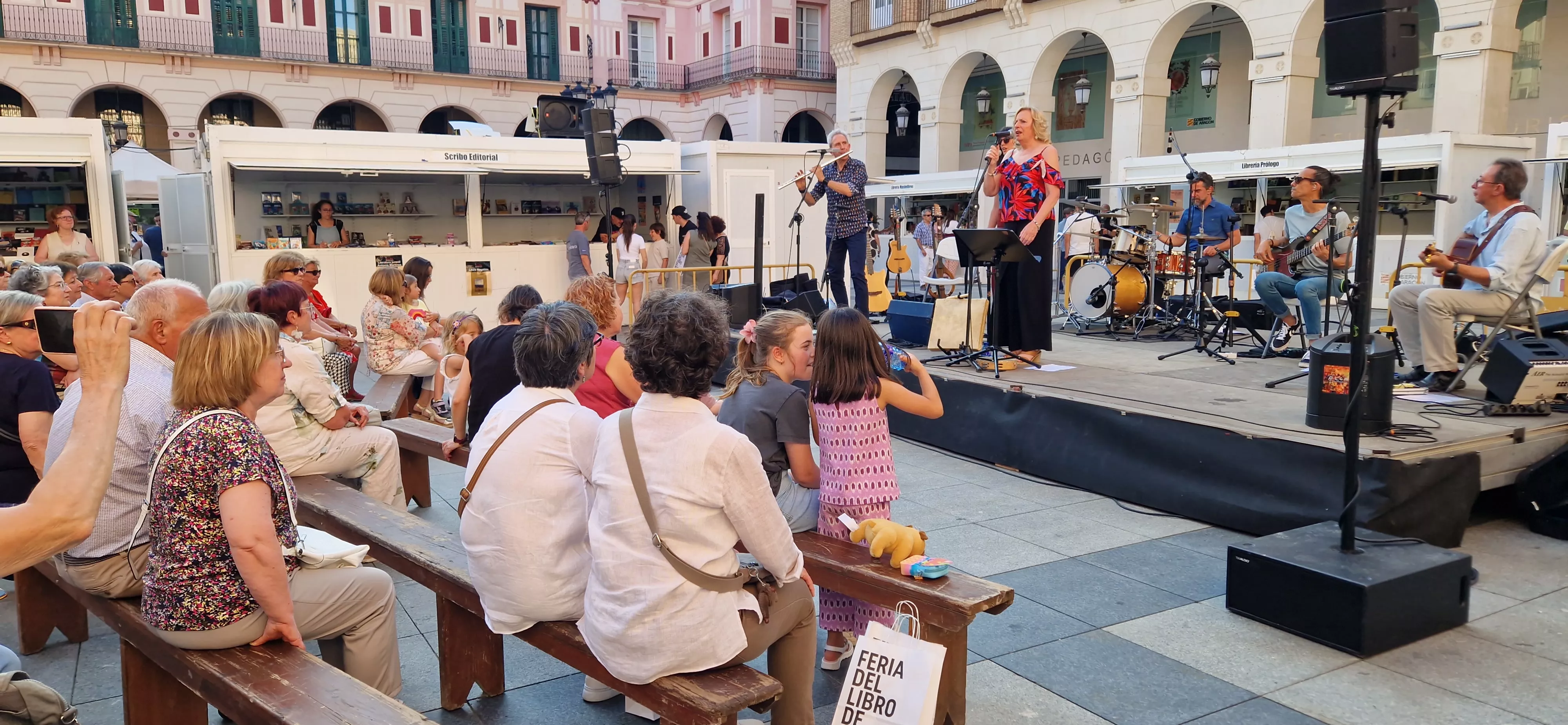 Olga y los Ministriles en la 41 Feria del Libro de Huesca. Foto Myriam Martínez