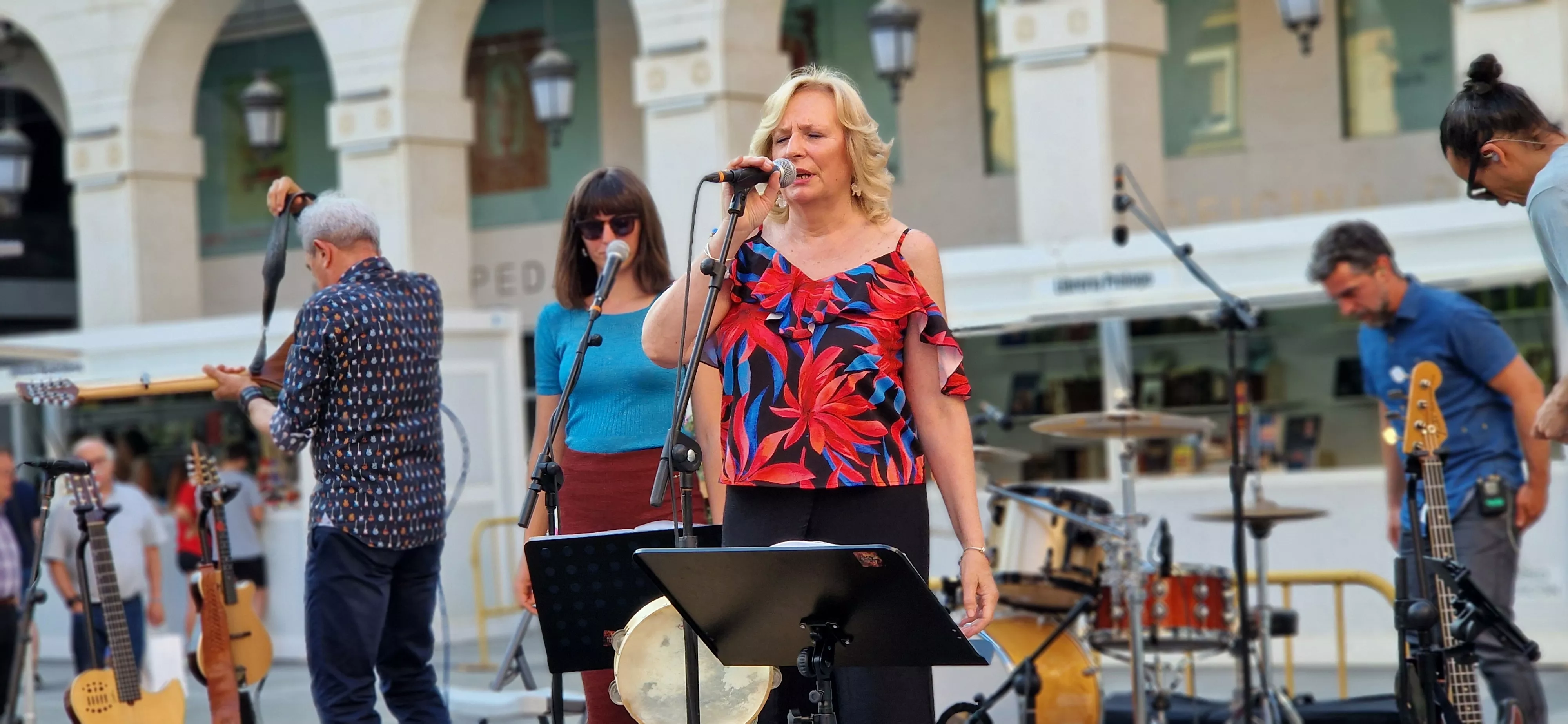 Olga y los Ministriles en la 41 Feria del Libro de Huesca. Foto Myriam Martínez