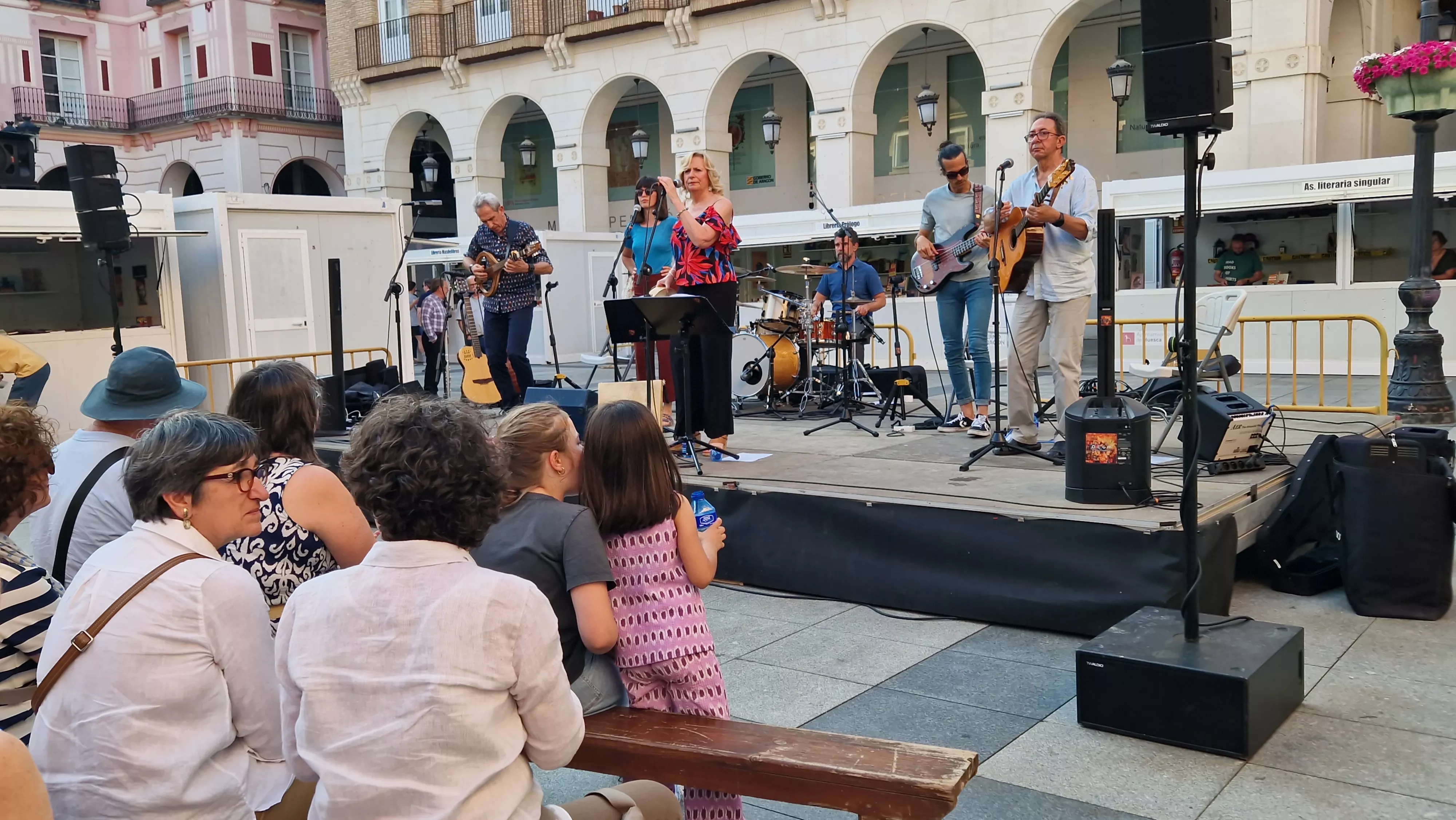 Olga y los Ministriles en la 41 Feria del Libro de Huesca. Foto Myriam Martínez