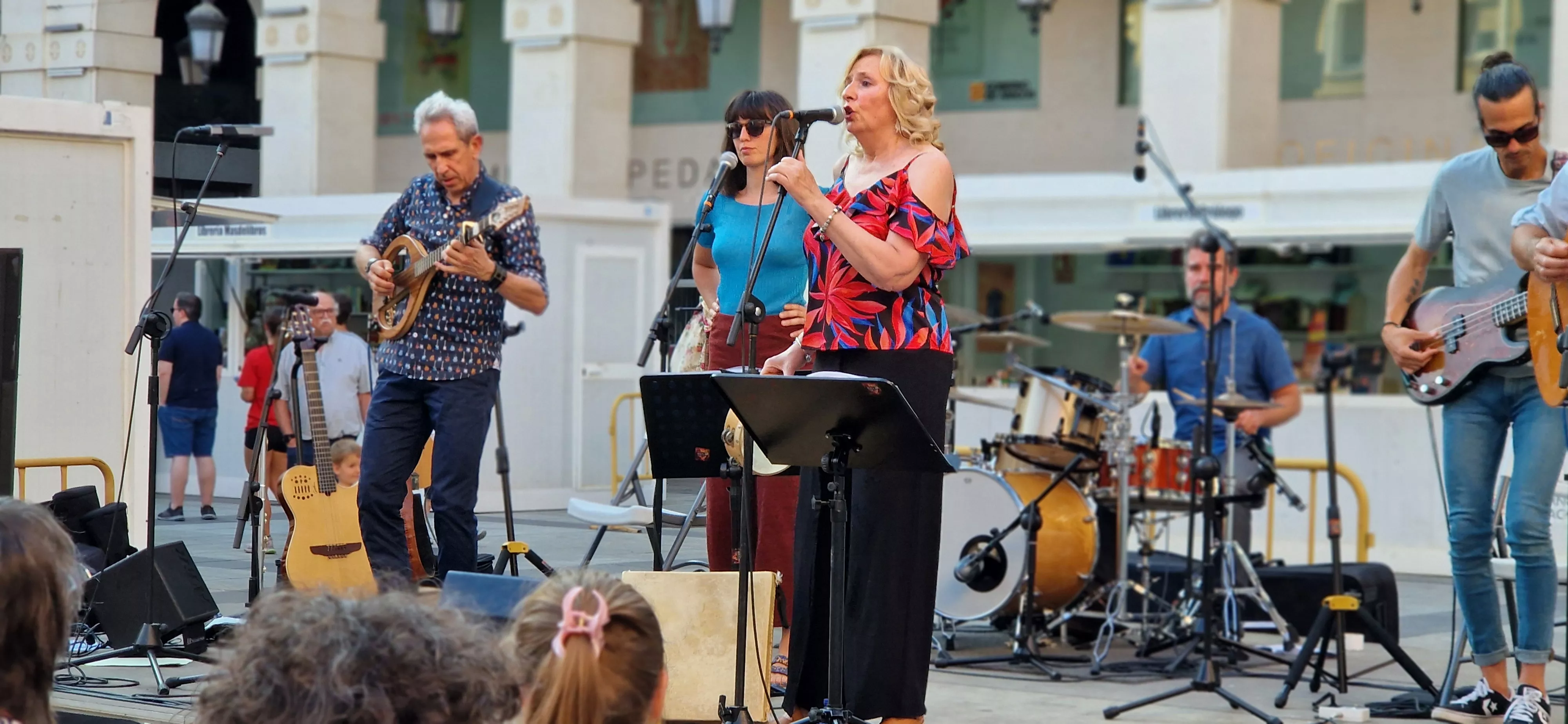 Olga y los Ministriles en la 41 Feria del Libro de Huesca. Foto Myriam Martínez