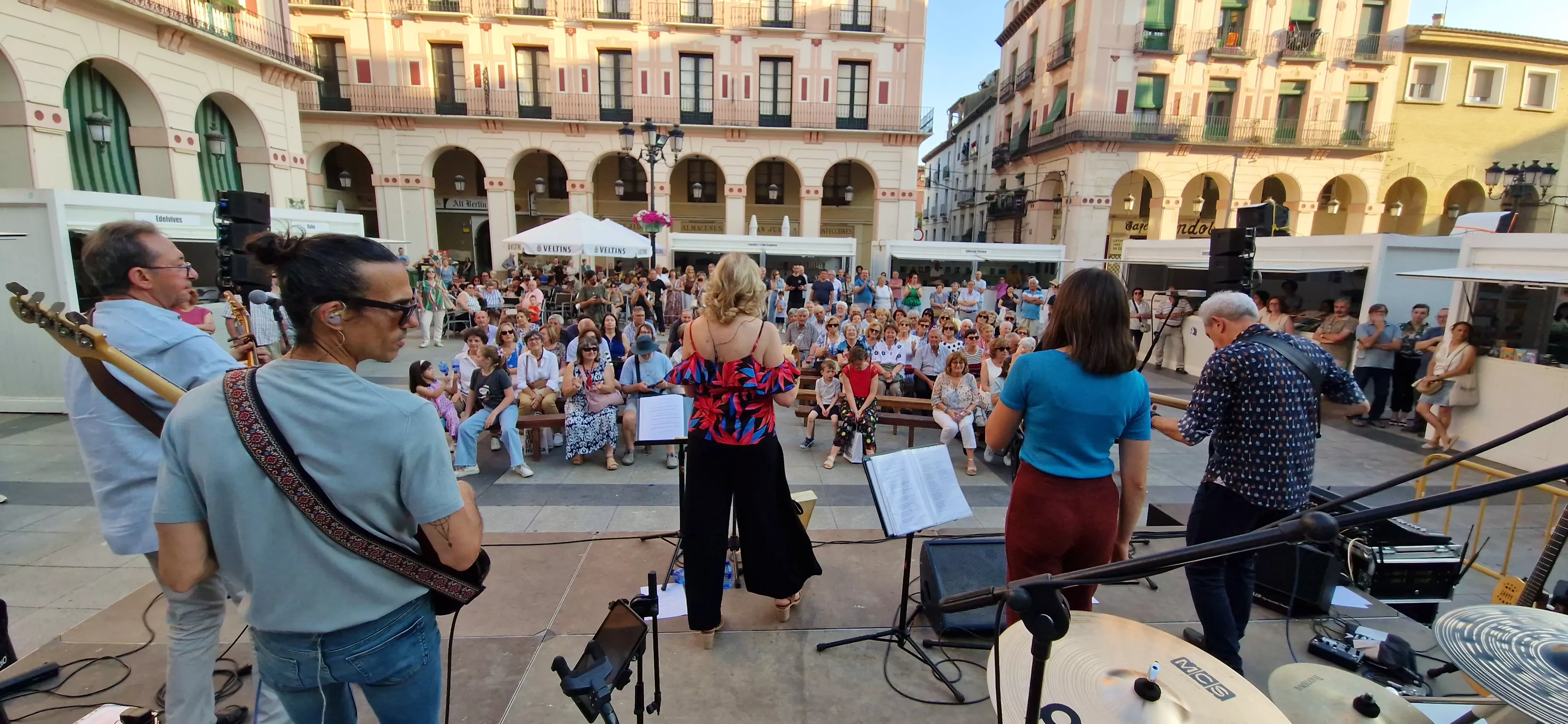 Olga y los Ministriles en la 41 Feria del Libro de Huesca. Foto Myriam Martínez