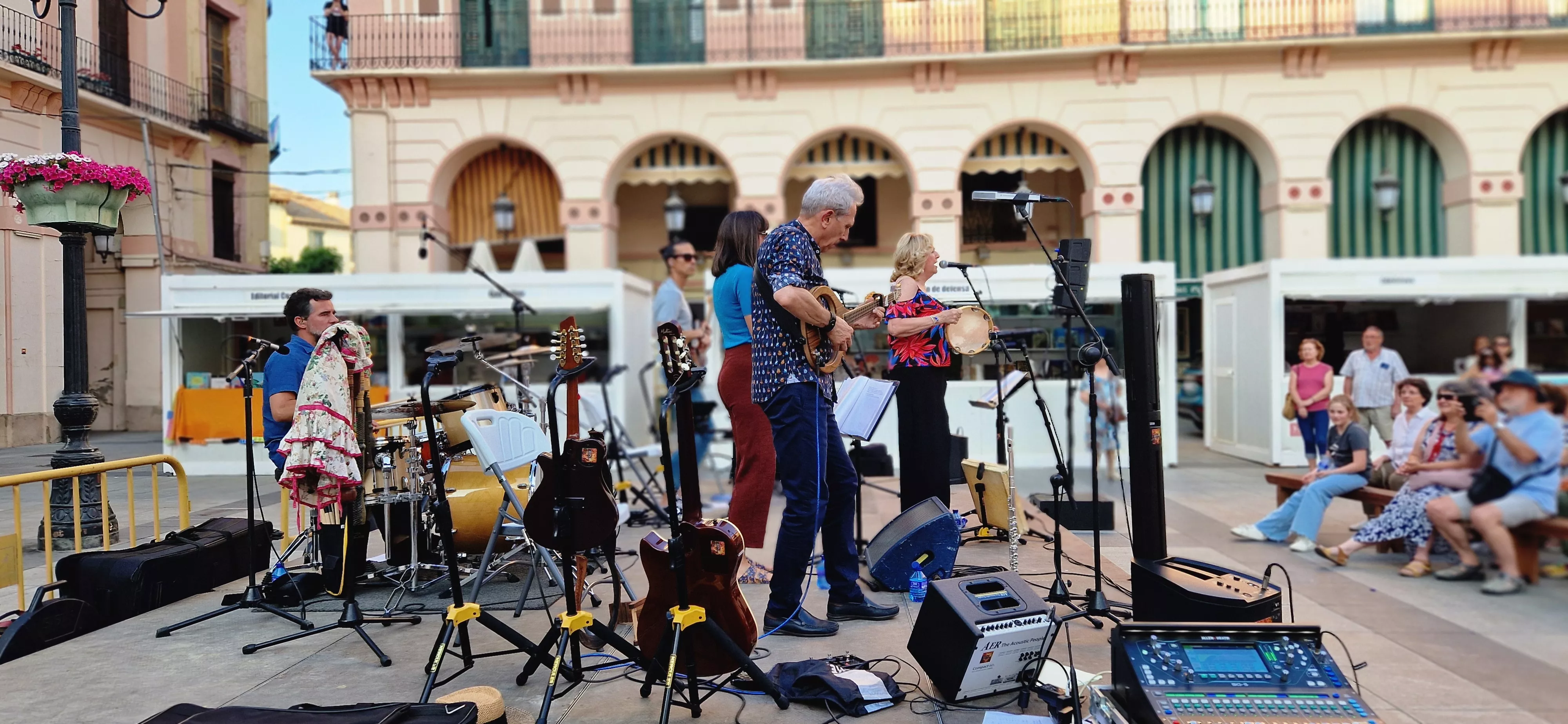 Olga y los Ministriles en la 41 Feria del Libro de Huesca. Foto Myriam Martínez