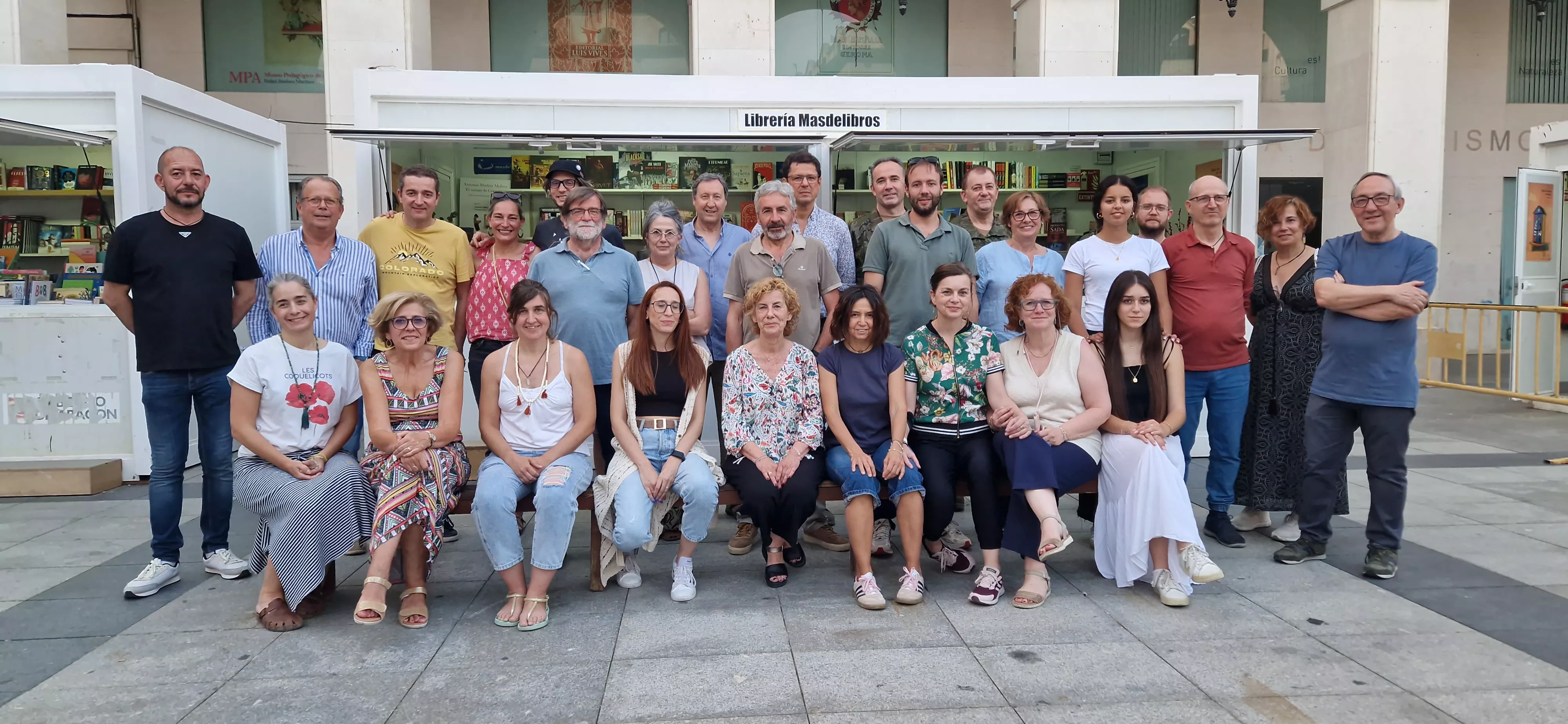 Foto de Familia en el cierre de la 41 Feria del Libro de Huesca. Foto Myriam Martínez