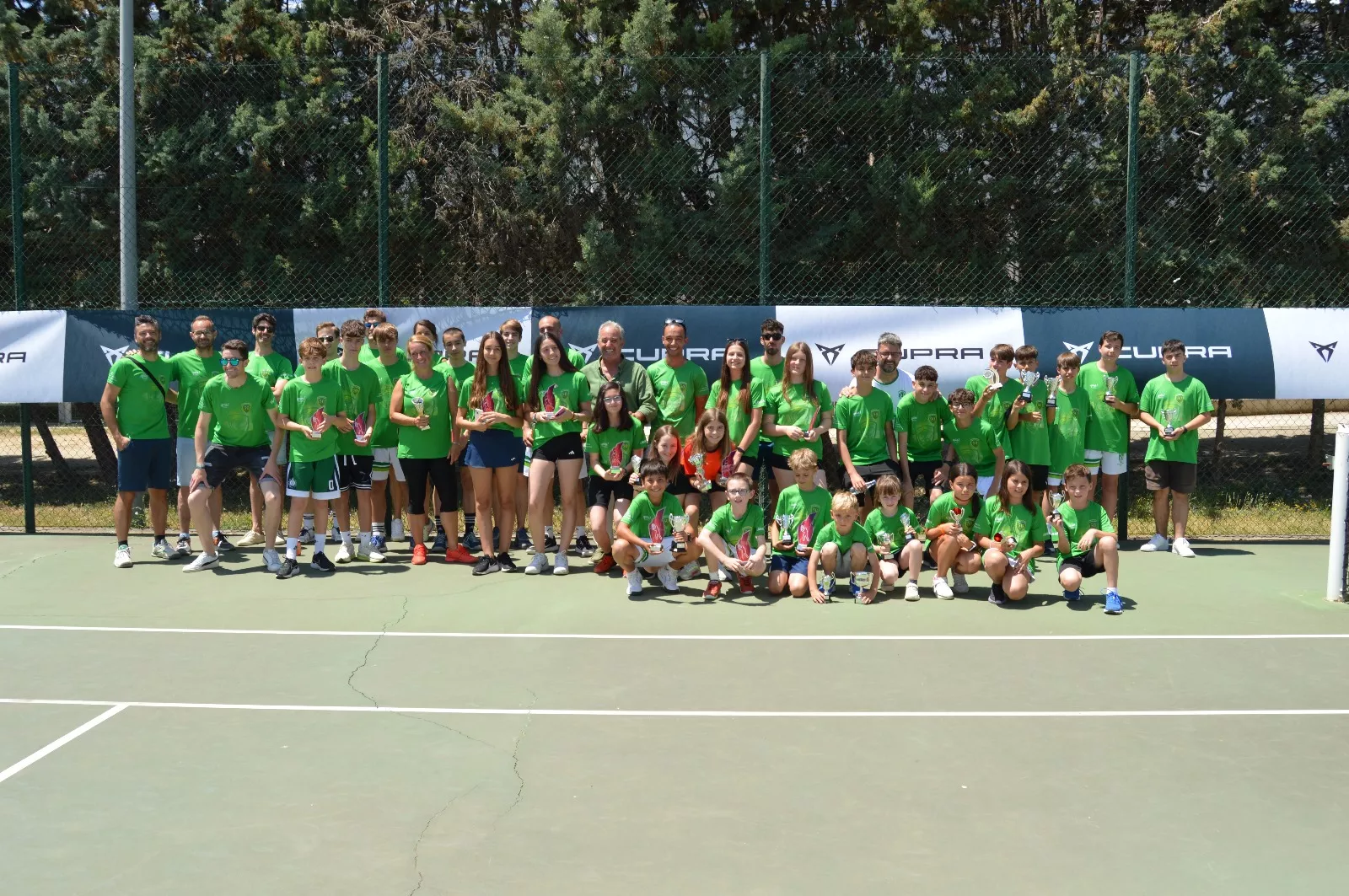 Foto de familia de los premiados.