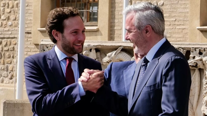 Isaac Claver y Jorge Azcón tras la firma. Isaac Claver y Jorge Azcón tras la firma.