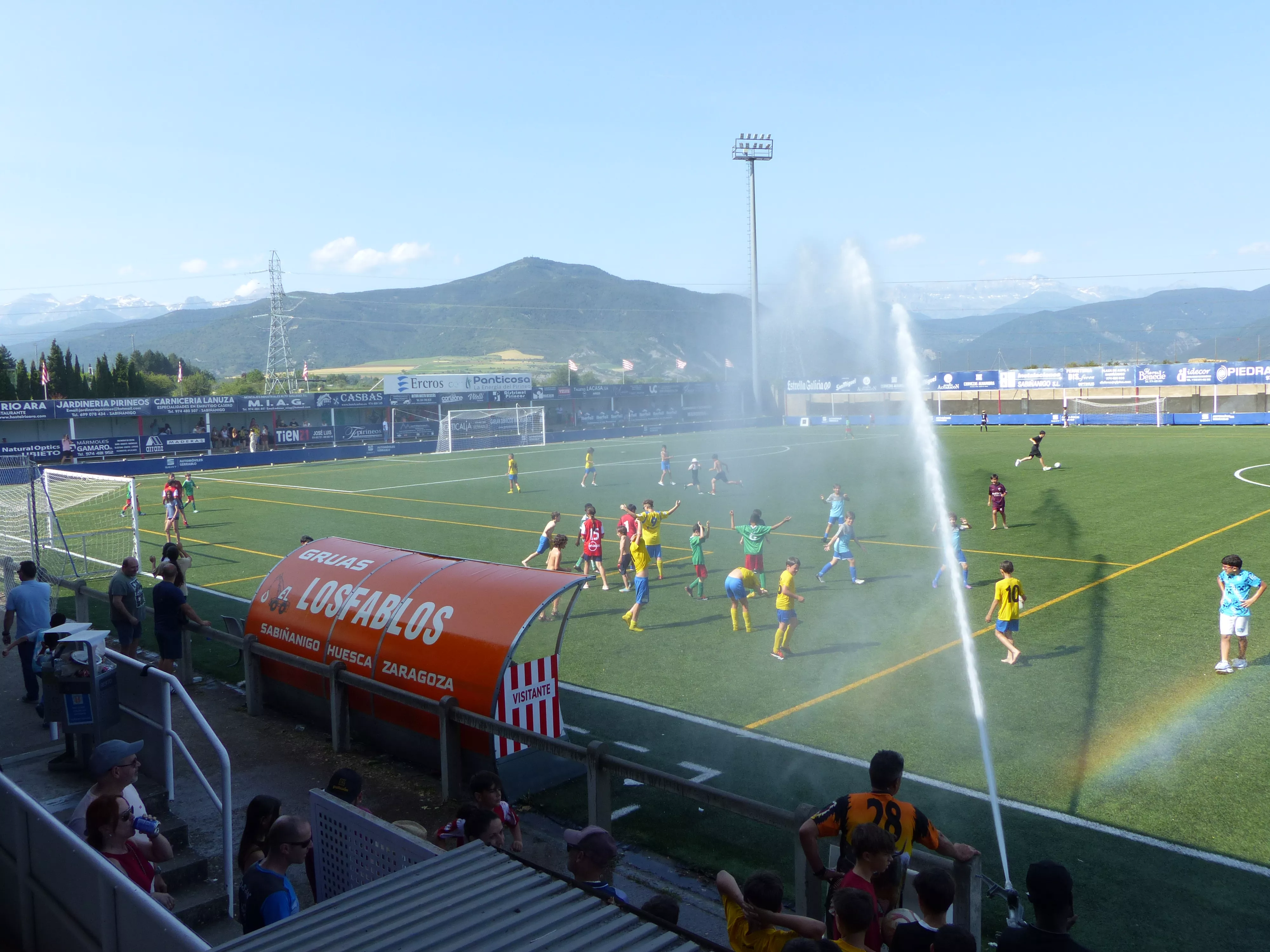Riego para mitigar el calor. Foto: Andrés Alcaraz