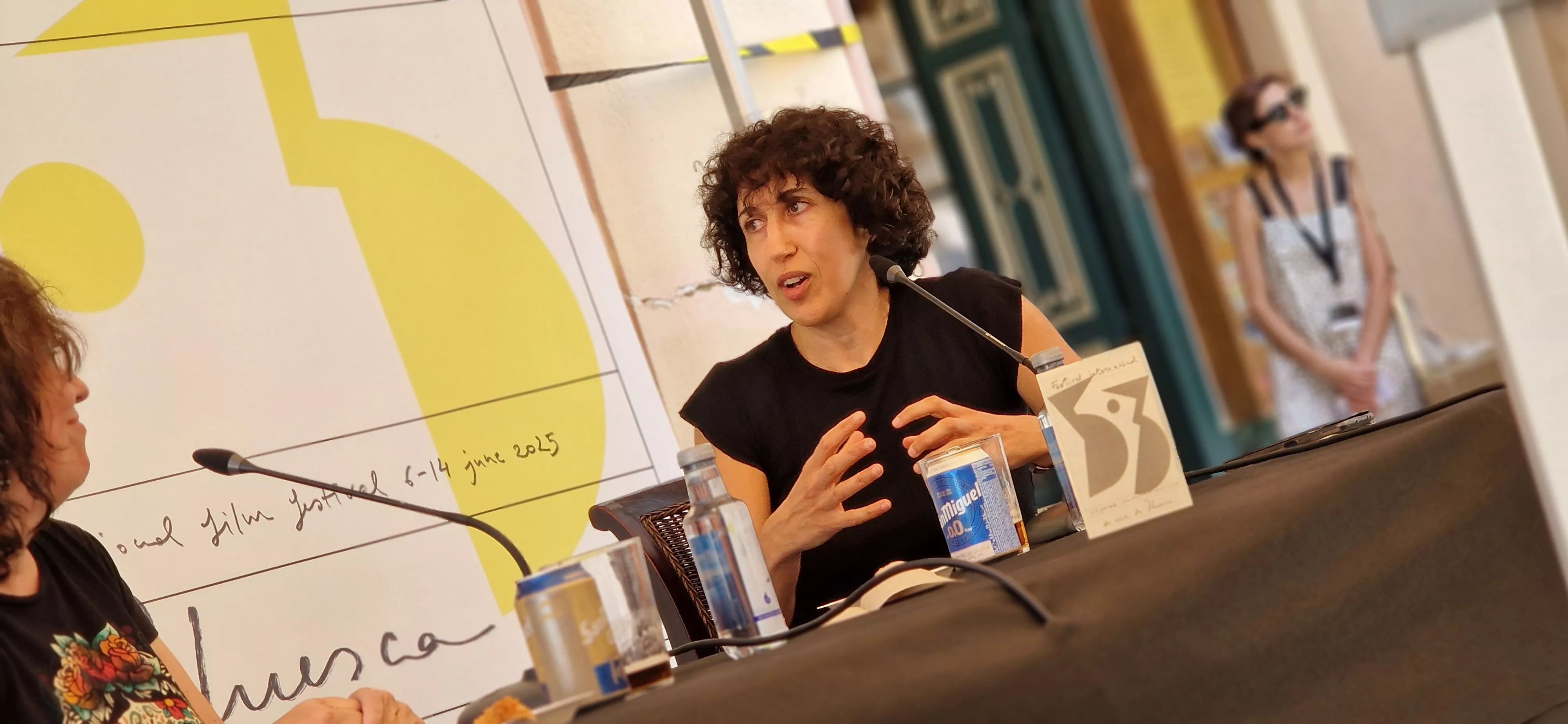 Nuria Muñoz explica algunos detalles de la película "Sorda". Foto Myriam Martínez