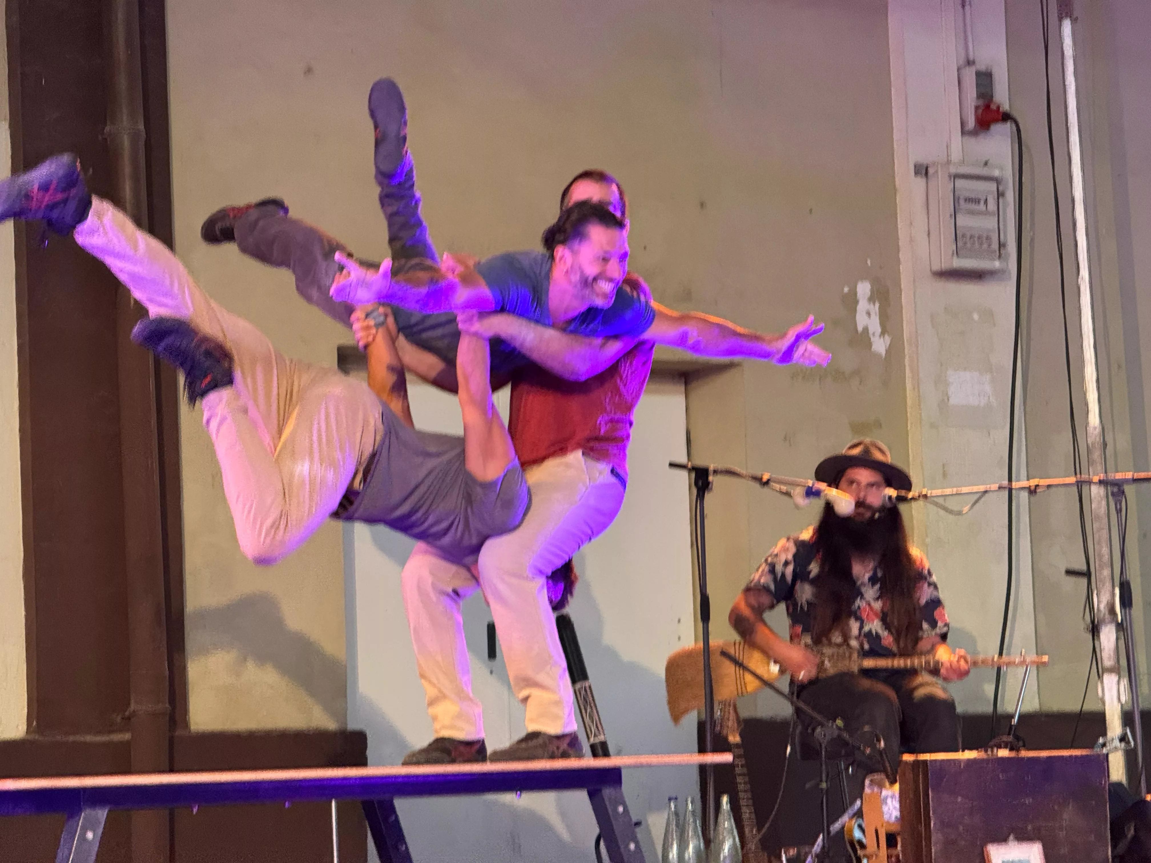 Circ Pistolet en acción en Imaginaria de Binéfar