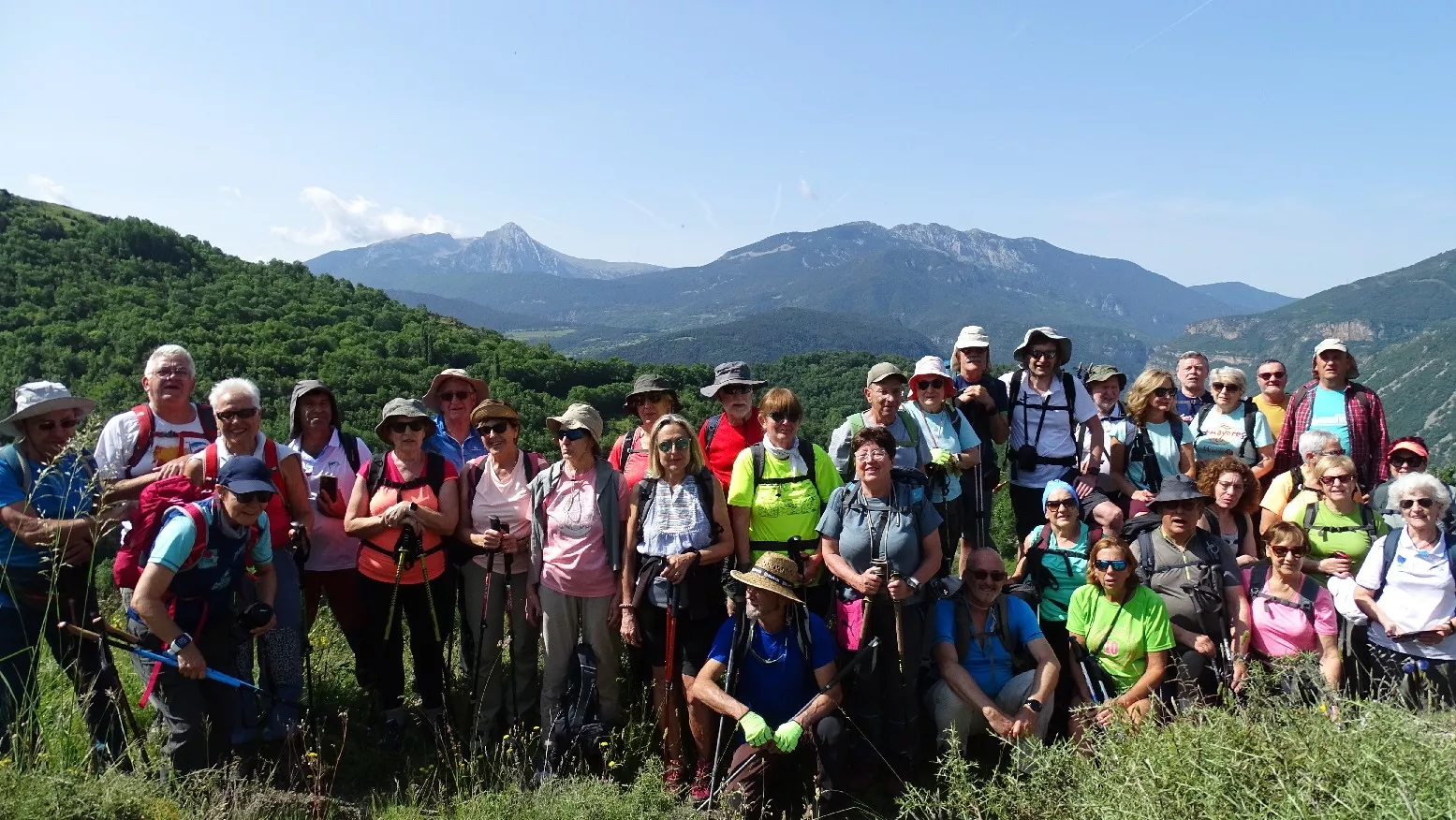 Al fondo el Turbón y Baciero. Foto Alfredo Zazo
