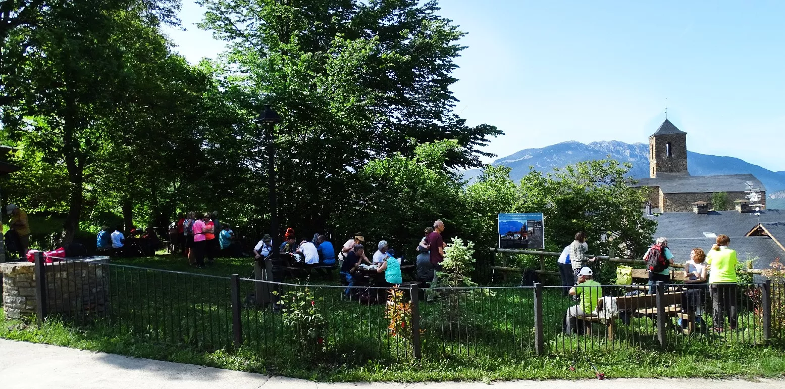 Almorzando en Liri. Foto Alfredo Zazo