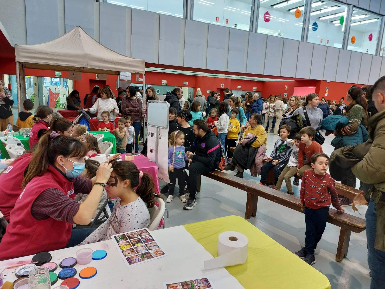 El Festival Guirigay registra esta tarde una gran entrada en el Palacio de Congresos de Huesca