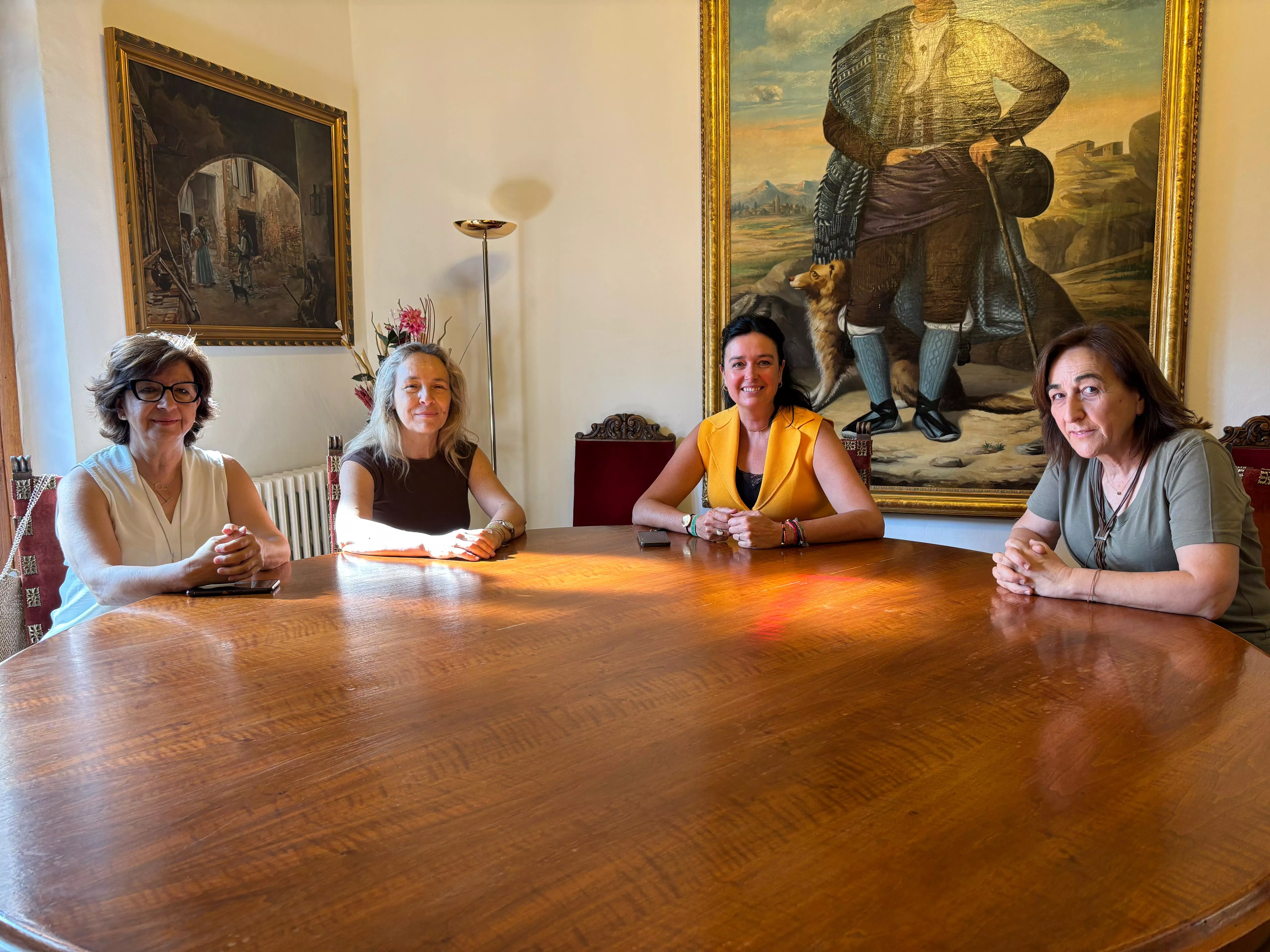 María Teresa Villarroel, Olga Ordás, Lorena Orduna y Aurora Calvo en el encuentro entre Ayuntamiento de Huesca y Colegio de Médicos.