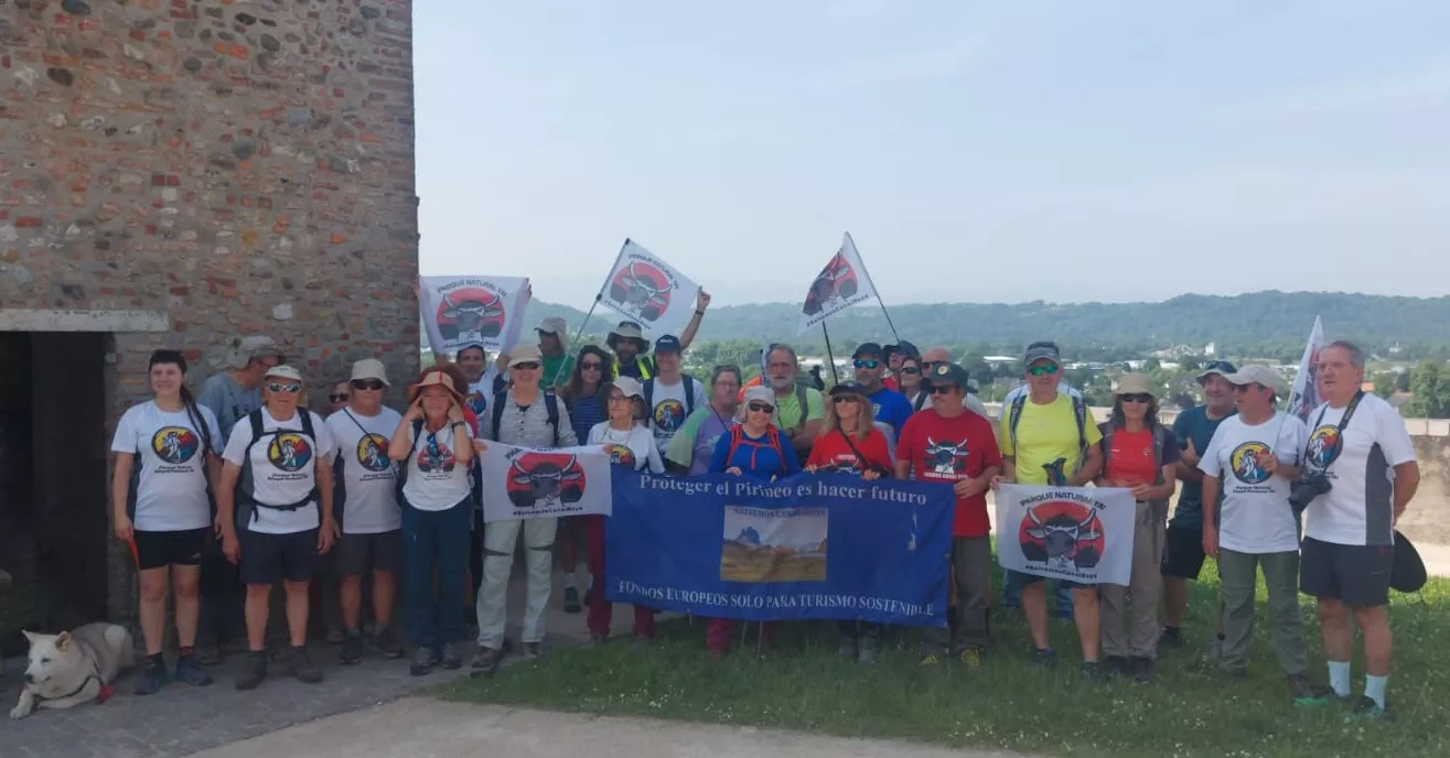 Más de 30 personas inician en Francia una marcha para la protección de Canal Roya. Más de 30 personas inician en Francia una marcha para la protección de Canal Roya.