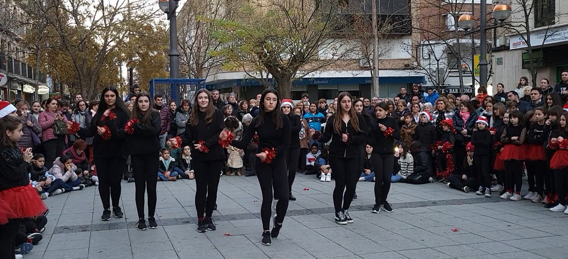 Espectáculo de baile con alumnas y alumnos de Savalli en Huesca