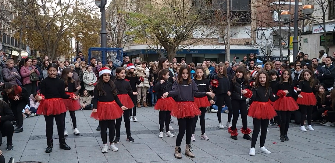 Espectáculo de baile con alumnas y alumnos de Savalli en Huesca