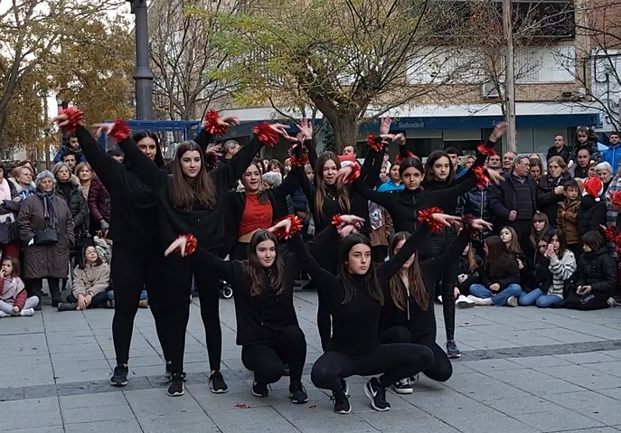 Espectáculo de baile con alumnas y alumnos de Savalli en Huesca