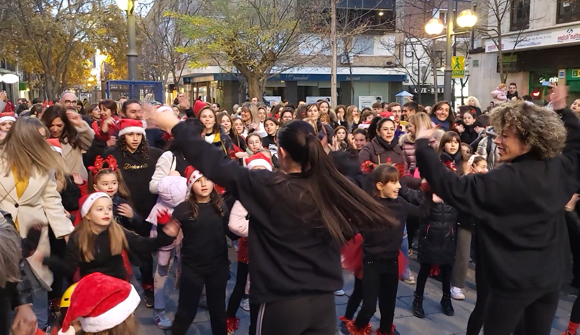 Espectáculo de baile con alumnas y alumnos de Savalli en Huesca