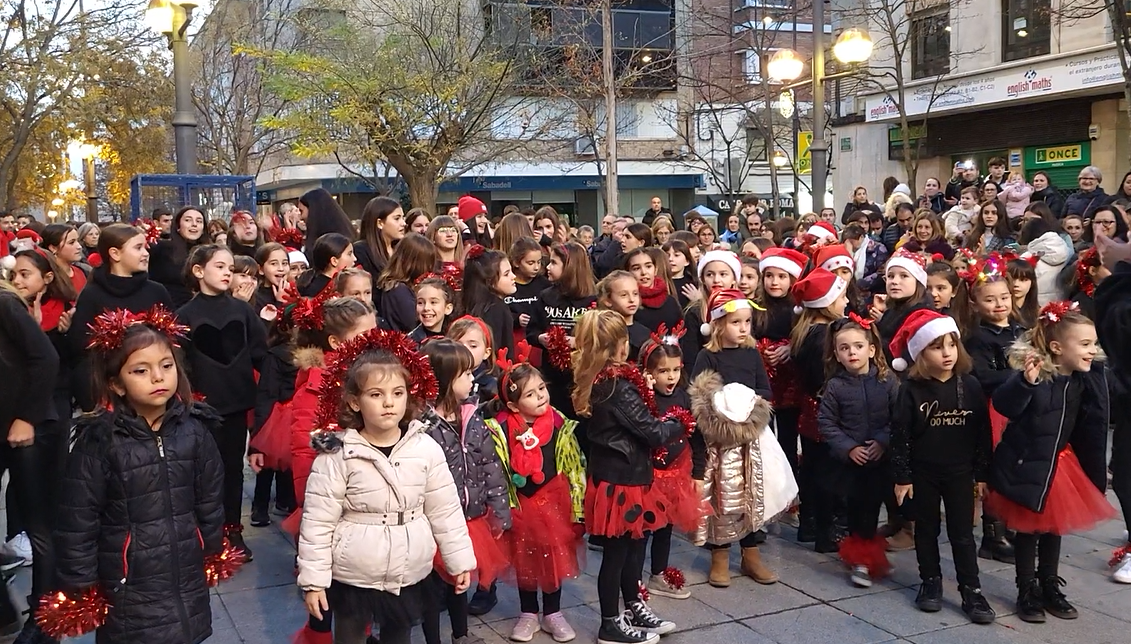 Espectáculo de baile con alumnas y alumnos de Savalli en Huesca