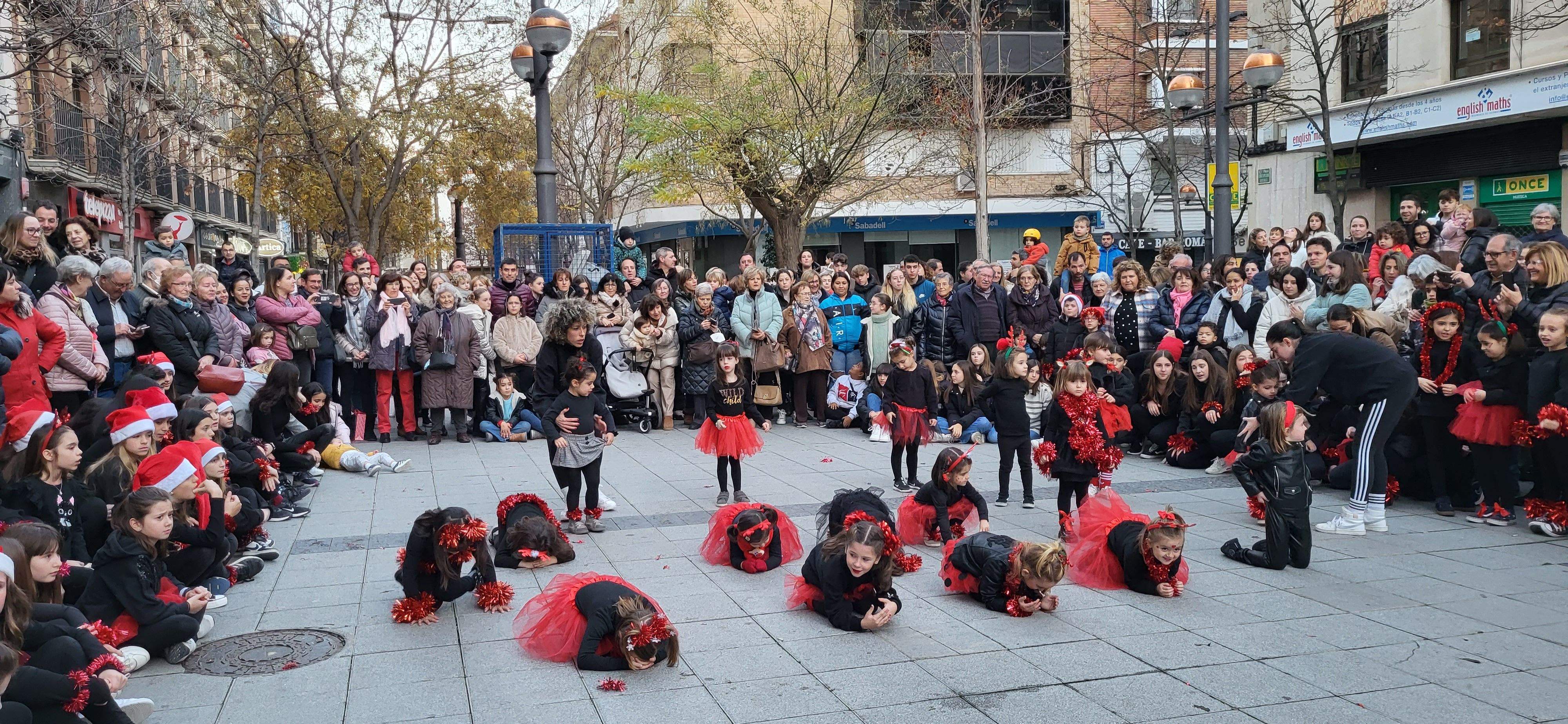 Espectáculo de baile con alumnas y alumnos de Savalli en Huesca
