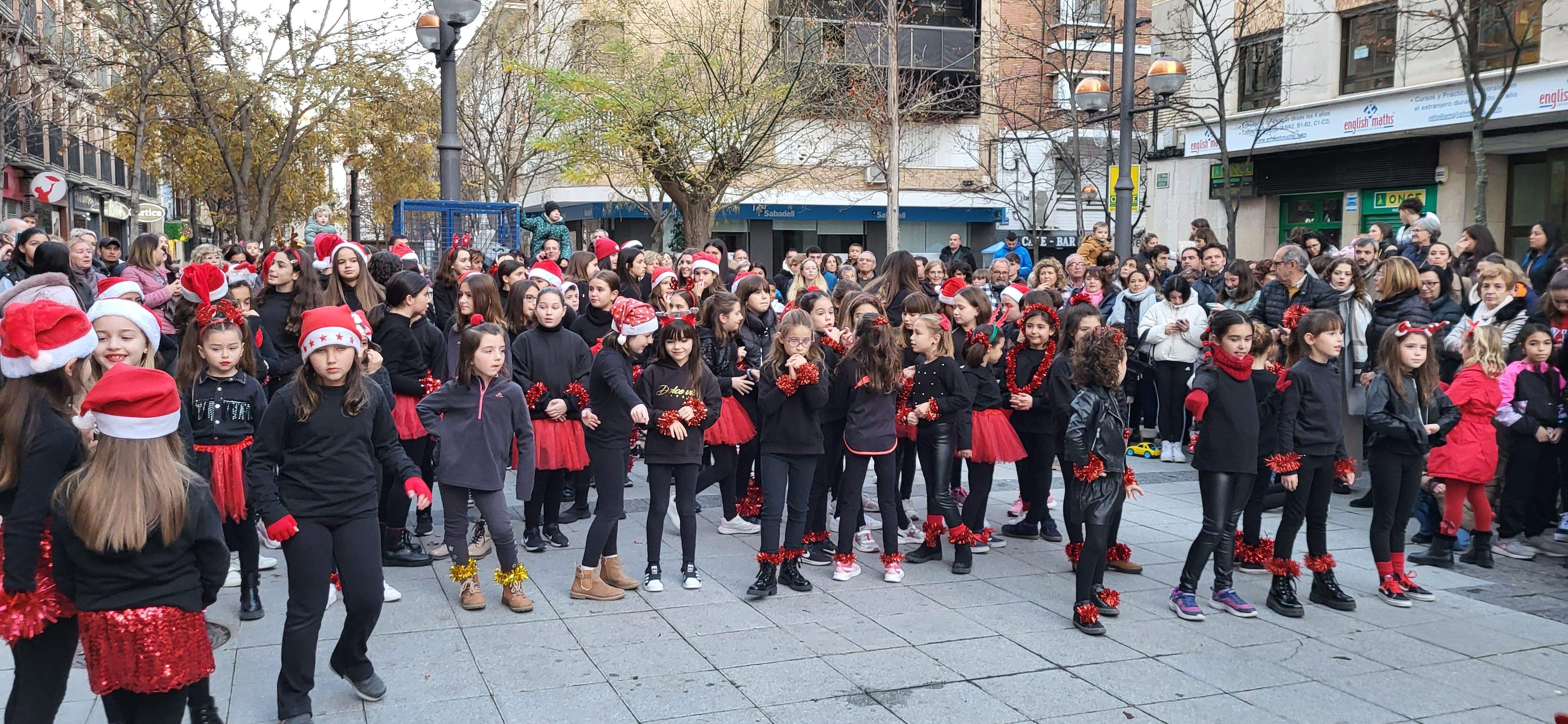 Espectáculo de baile con alumnas y alumnos de Savalli en Huesca
