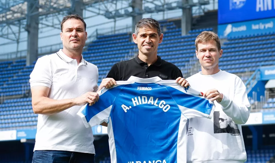 Antonio Hidalgo, presentado con el Dépor: "La exigencia va a ser alta"