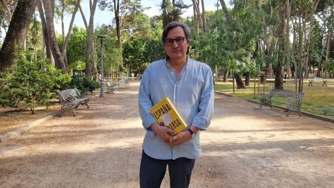 Eduardo Manzano, en el Parque Miguel Servet de Huesca. Foto Myriam Martínez Eduardo Manzano, en el Parque Miguel Servet de Huesca. Foto Myriam Martínez