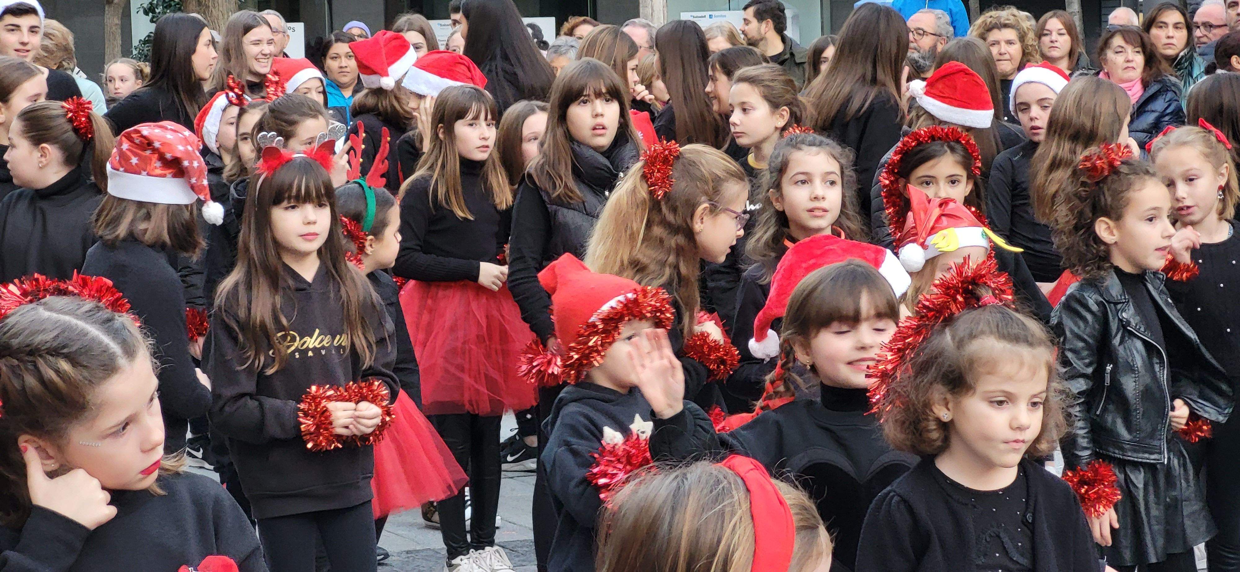 Espectáculo de baile con alumnas y alumnos de Savalli en Huesca