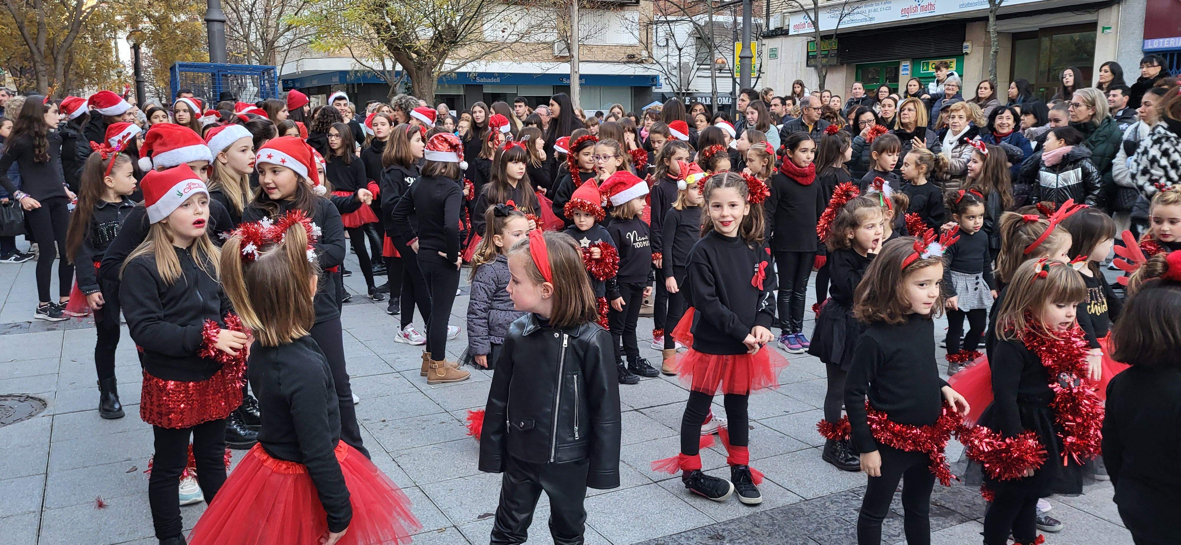 Espectáculo de baile con alumnas y alumnos de Savalli en Huesca