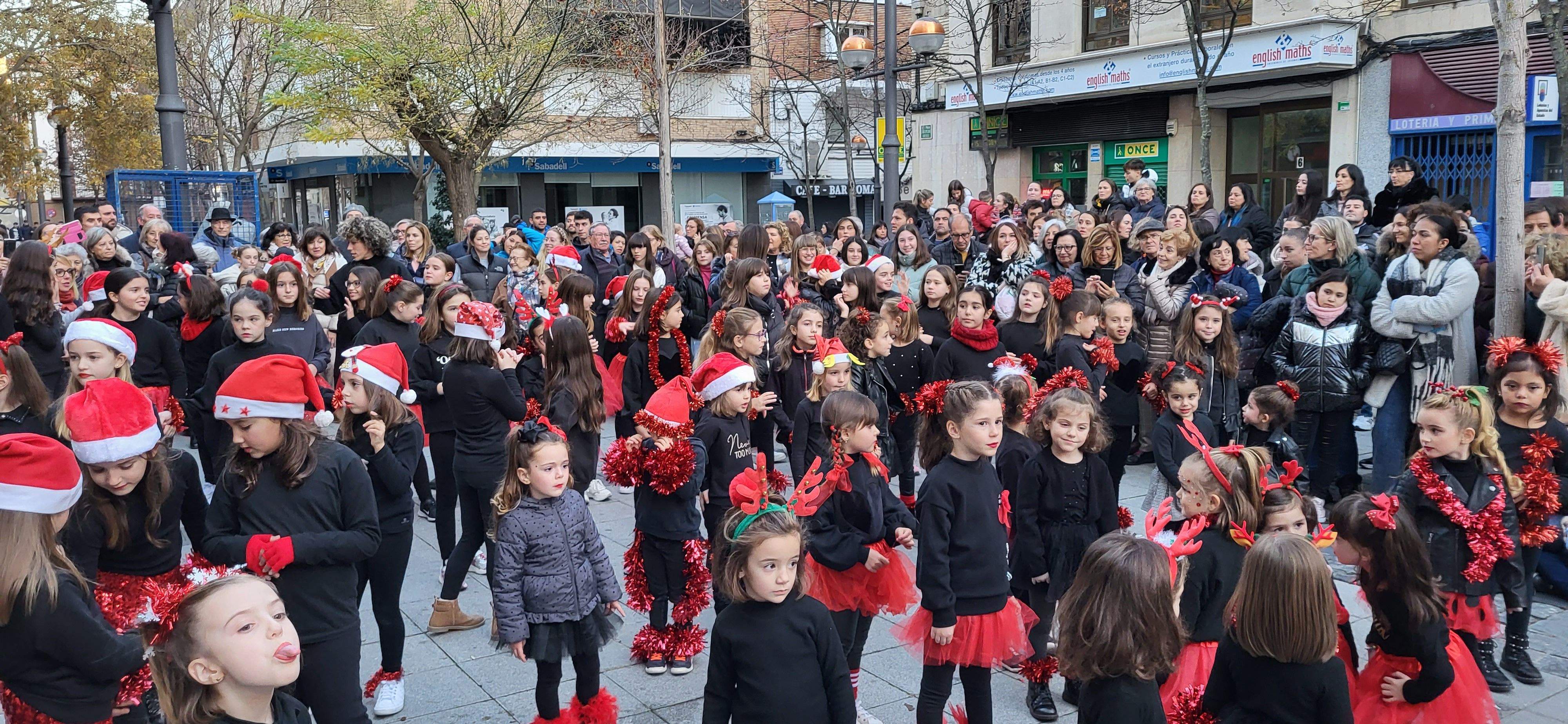 Espectáculo de baile con alumnas y alumnos de Savalli en Huesca