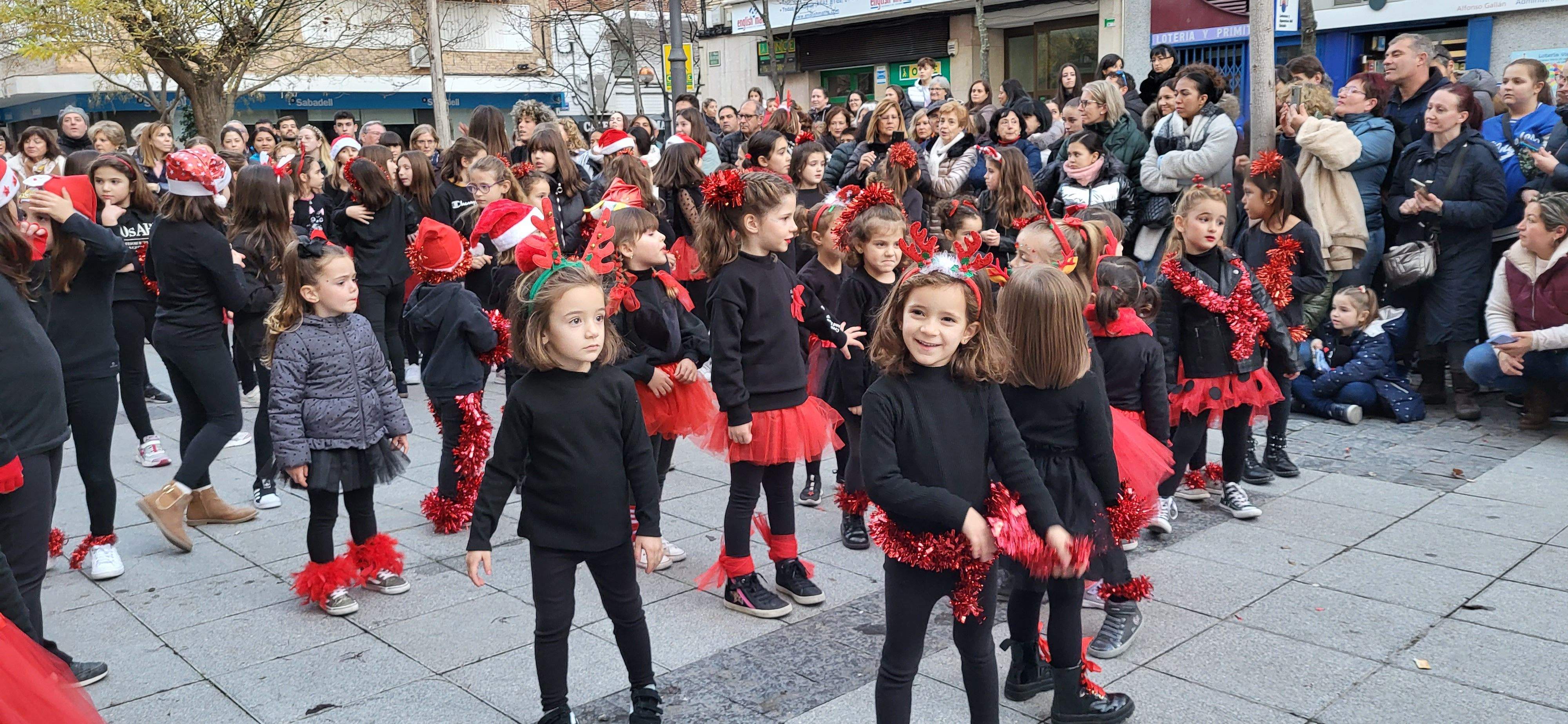 Espectáculo de baile con alumnas y alumnos de Savalli en Huesca