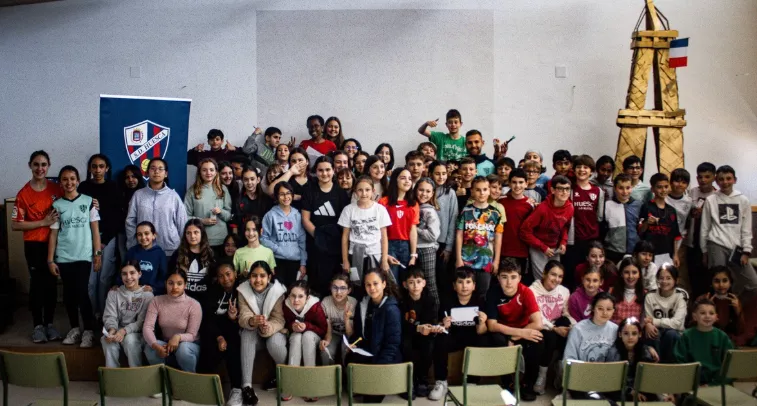 Más de 400 jóvenes participaron en la iniciativa 'Tu equipo en tu clase'