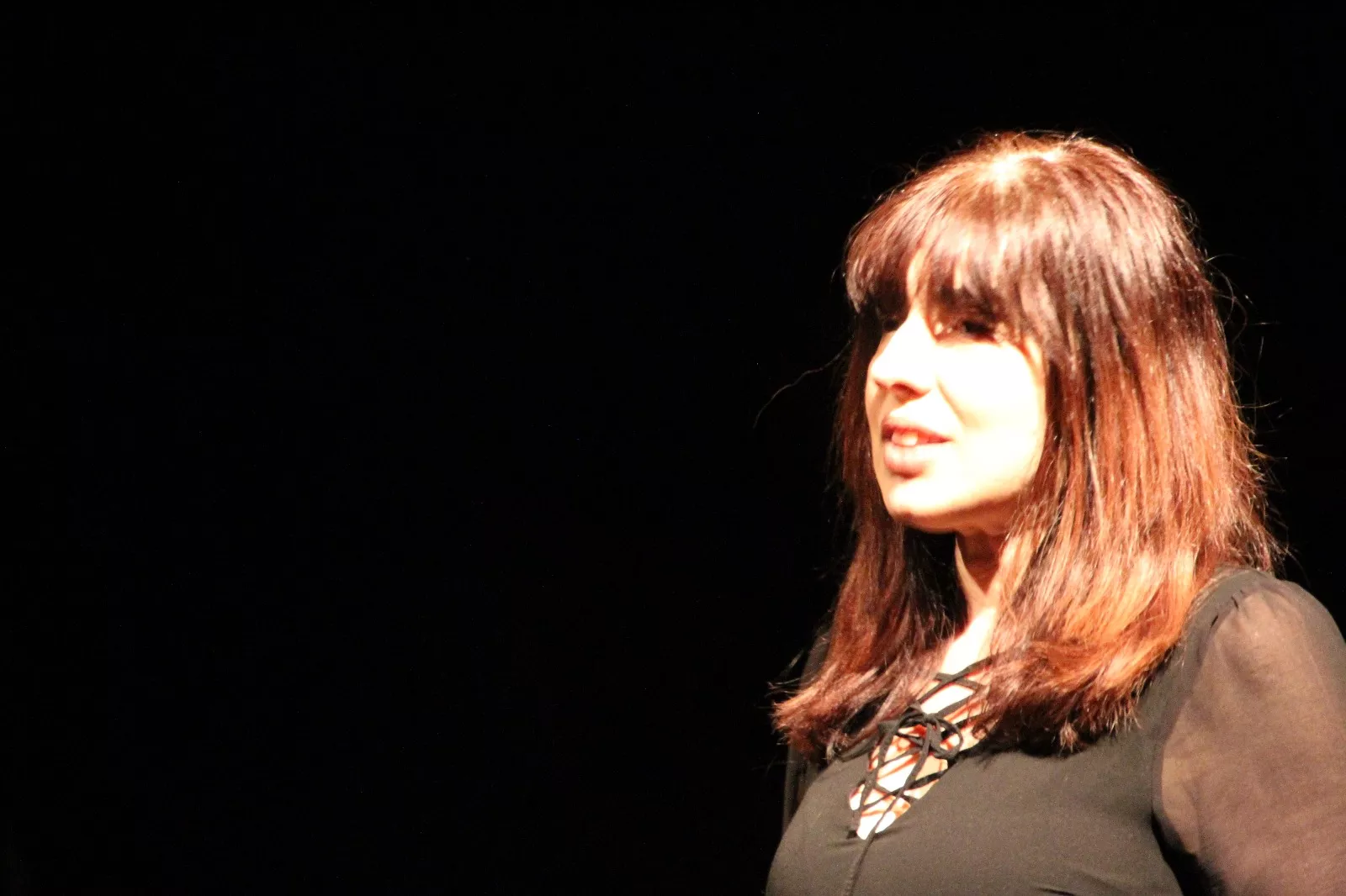 Las Lolas y la obra “Terror y miseria en el primer franquismo”. Foto Carlos Neofato