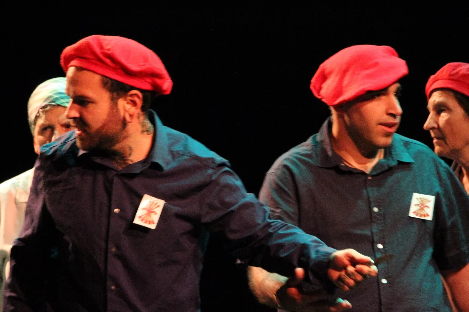 Las Lolas y la obra “Terror y miseria en el primer franquismo”. Foto Carlos Neofato