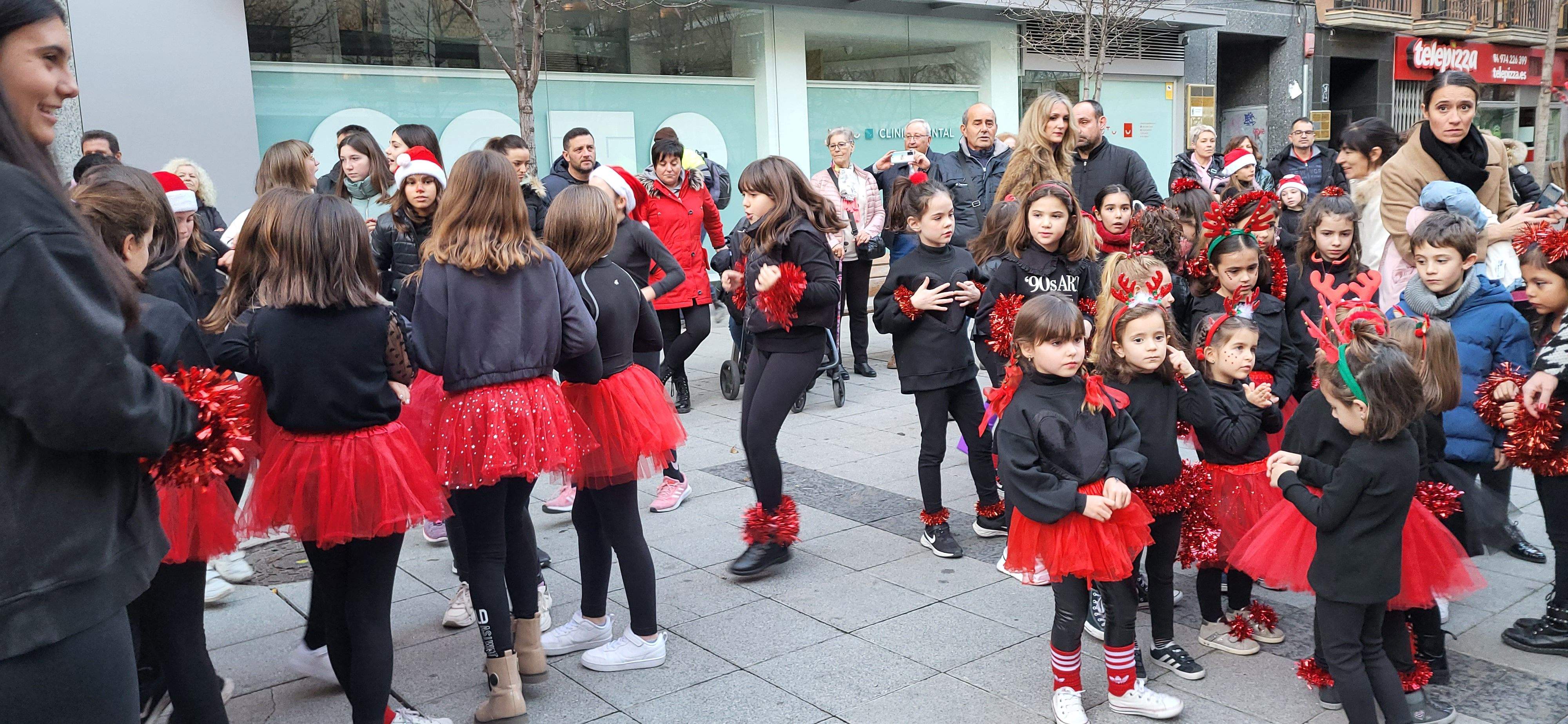 Espectáculo de baile con alumnas y alumnos de Savalli en Huesca