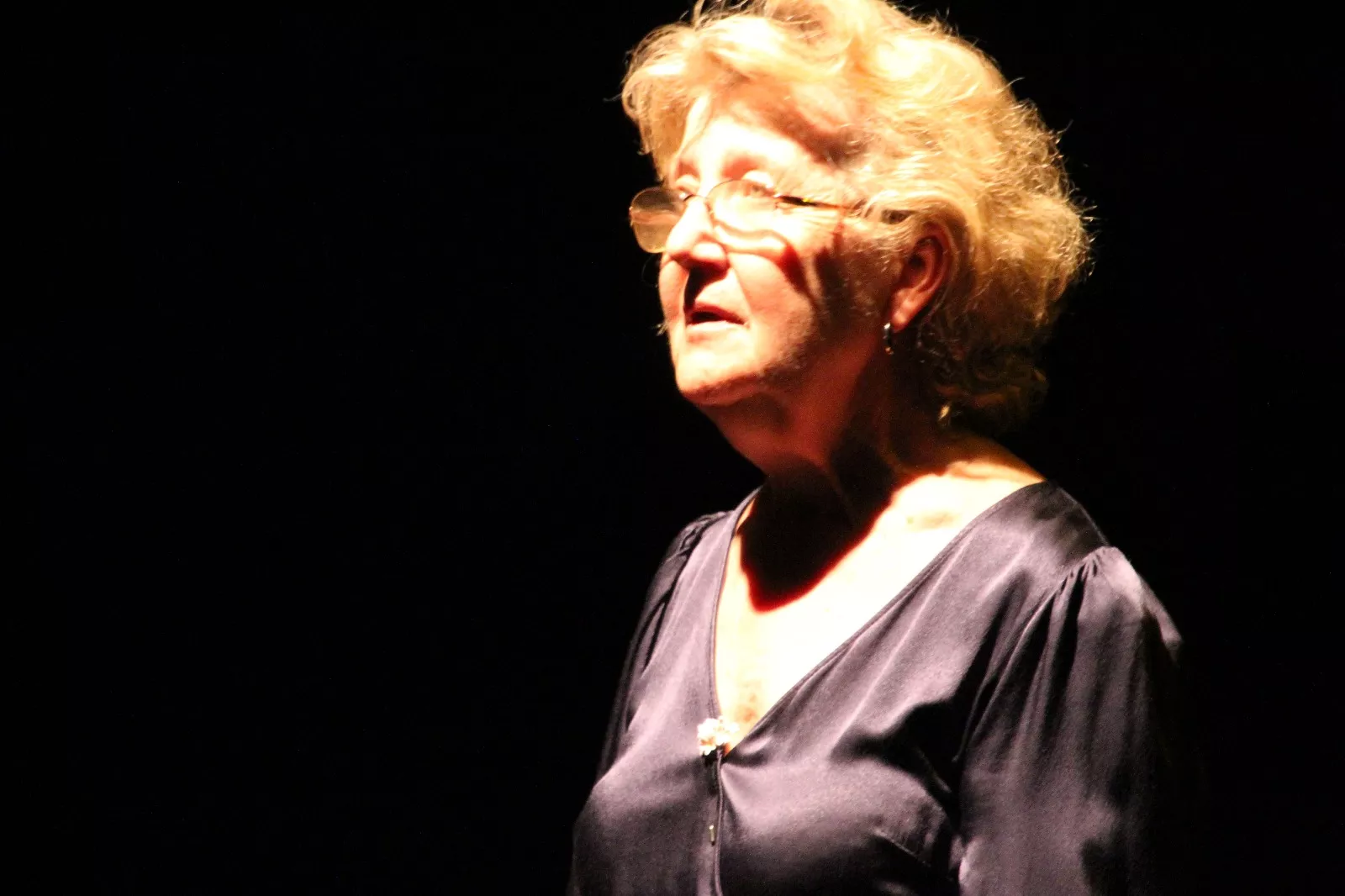 Las Lolas y la obra “Terror y miseria en el primer franquismo”. Foto Carlos Neofato