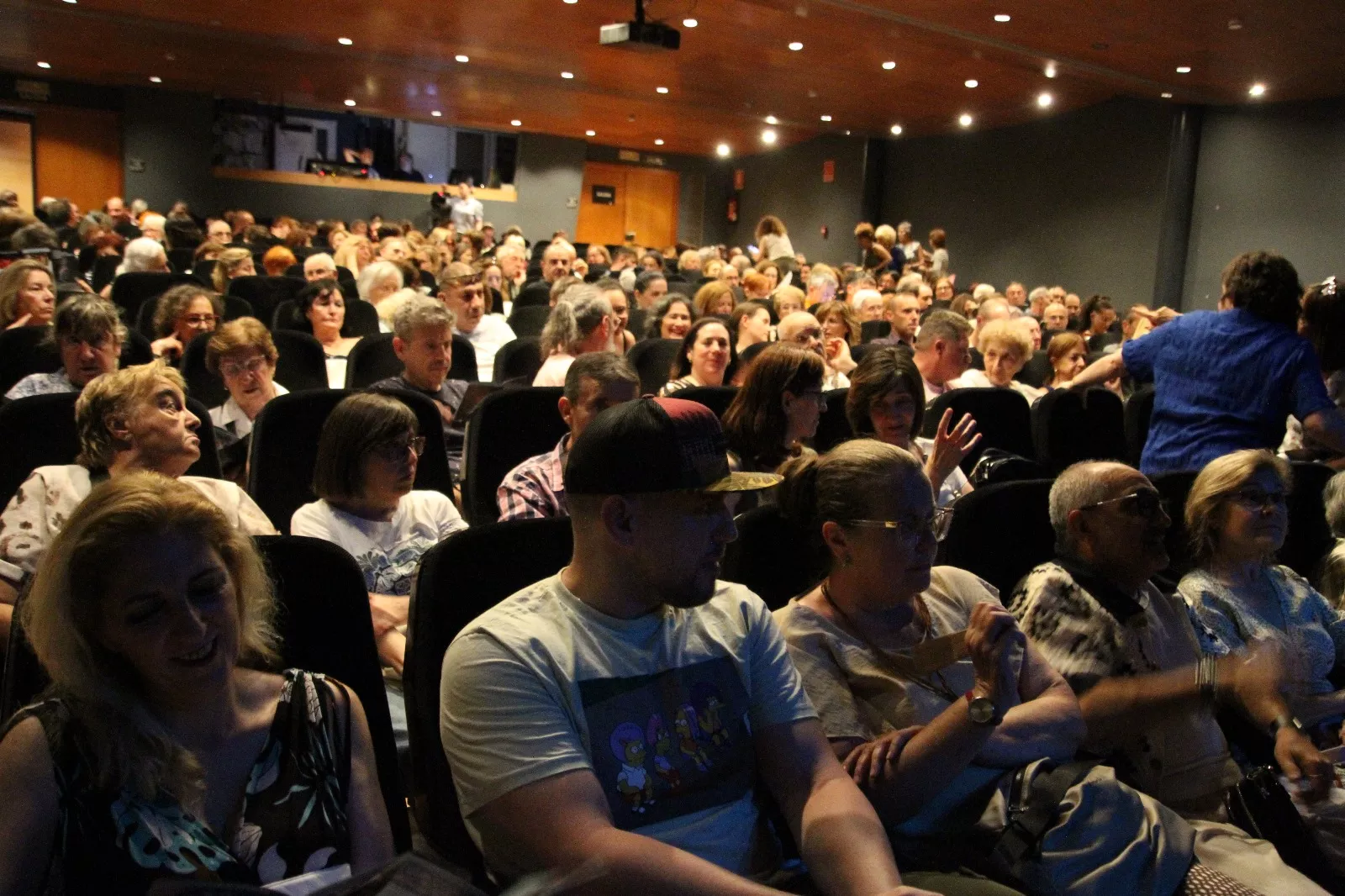 Las Lolas y la obra “Terror y miseria en el primer franquismo”. Foto Carlos Neofato