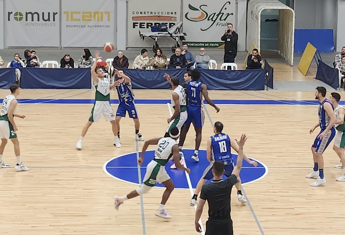 El Peñas se lleva la victoria ante el Alginet. El Peñas se lleva la victoria ante el Alginet.