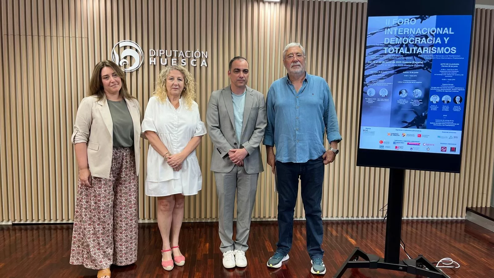Loreto Morlans, Susana Oliván, Carlos Sampériz y Roberto Dieste han presentado el foro internacional. Foto Mercedes Manterola