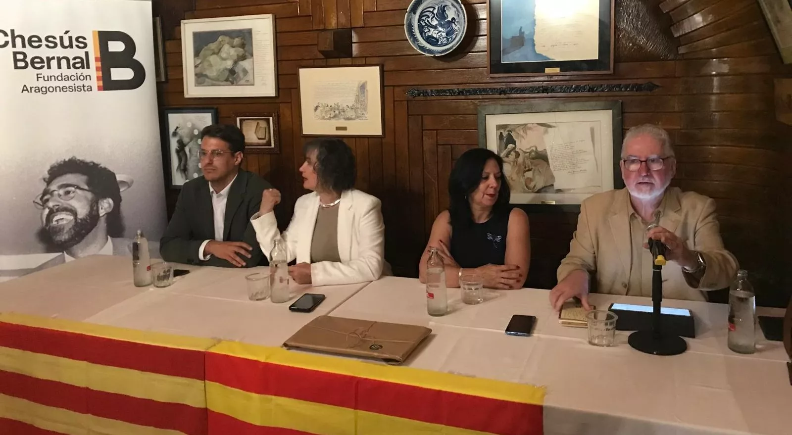 La oscense Susana Díez de la Cortina, segunda por la derecha, en el acto de entrega del XIX Premio Aragoneses en Madrid. La oscense Susana Díez de la Cortina, segunda por la derecha, en el acto de entrega del XIX Premio Aragoneses en Madrid.