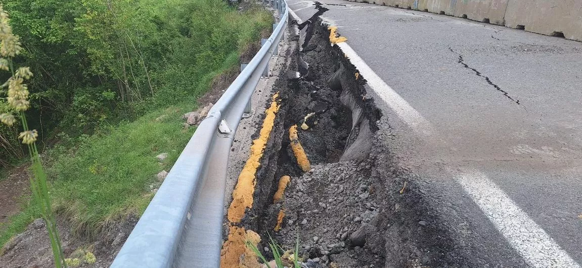 Deslizamiento de un talud en la N-260 entre Bisaurri y Castejón de Sos. 