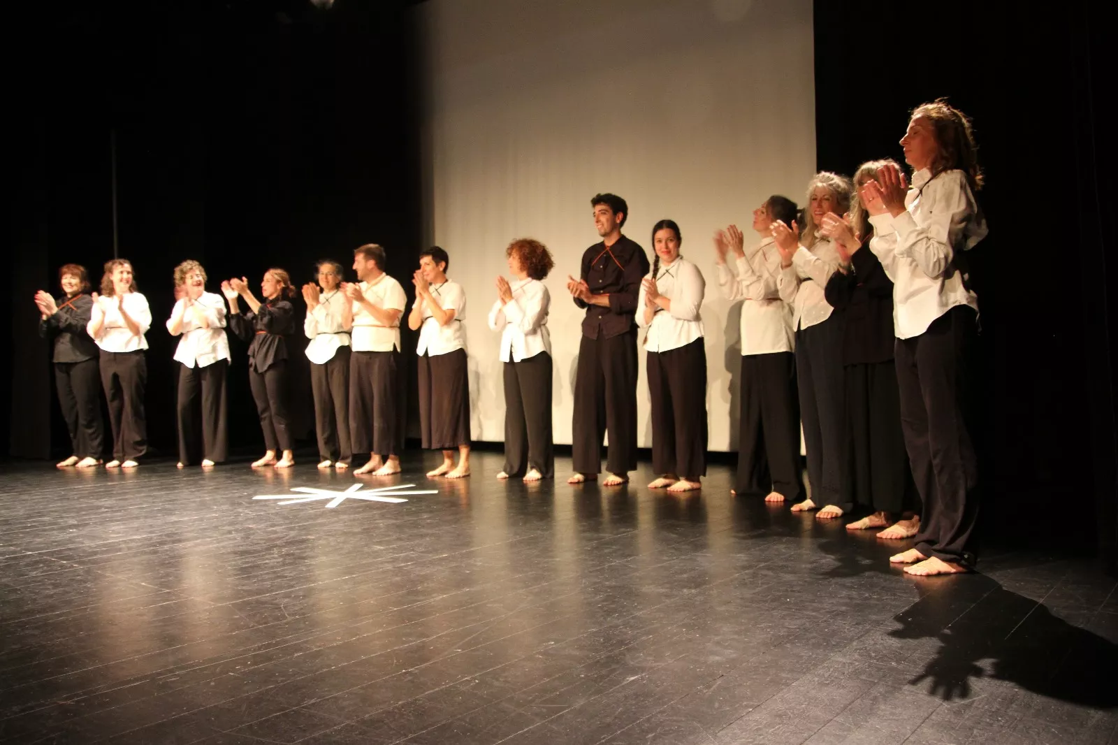 Grupo de danza de Nuria Bolea en la Muestra Joven. Foto Carlos Neofato