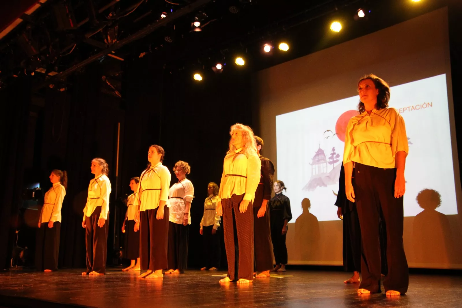 Grupo de danza de Nuria Bolea en la Muestra Joven. Foto Carlos Neofato