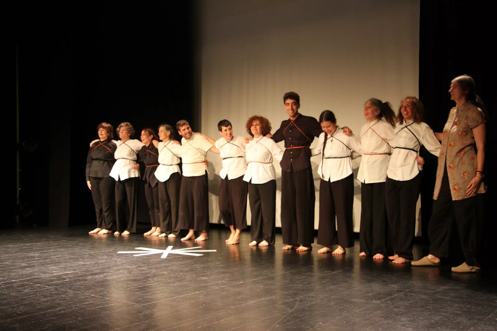 Grupo de danza de Nuria Bolea en la Muestra Joven. Foto Carlos Neofato