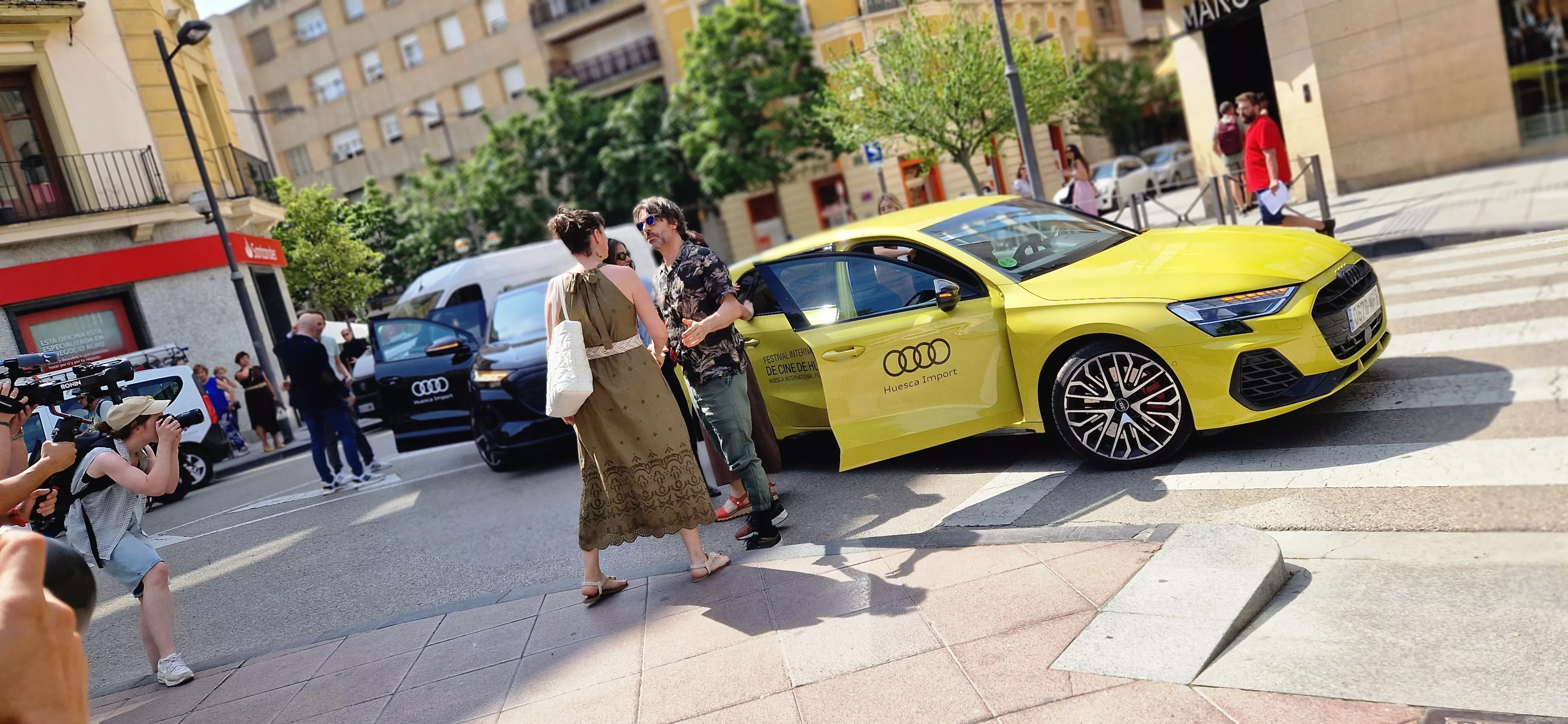 Llegada del equipo de "Parecido a un asesinato" a Huesca. Foto Myriam Martínez