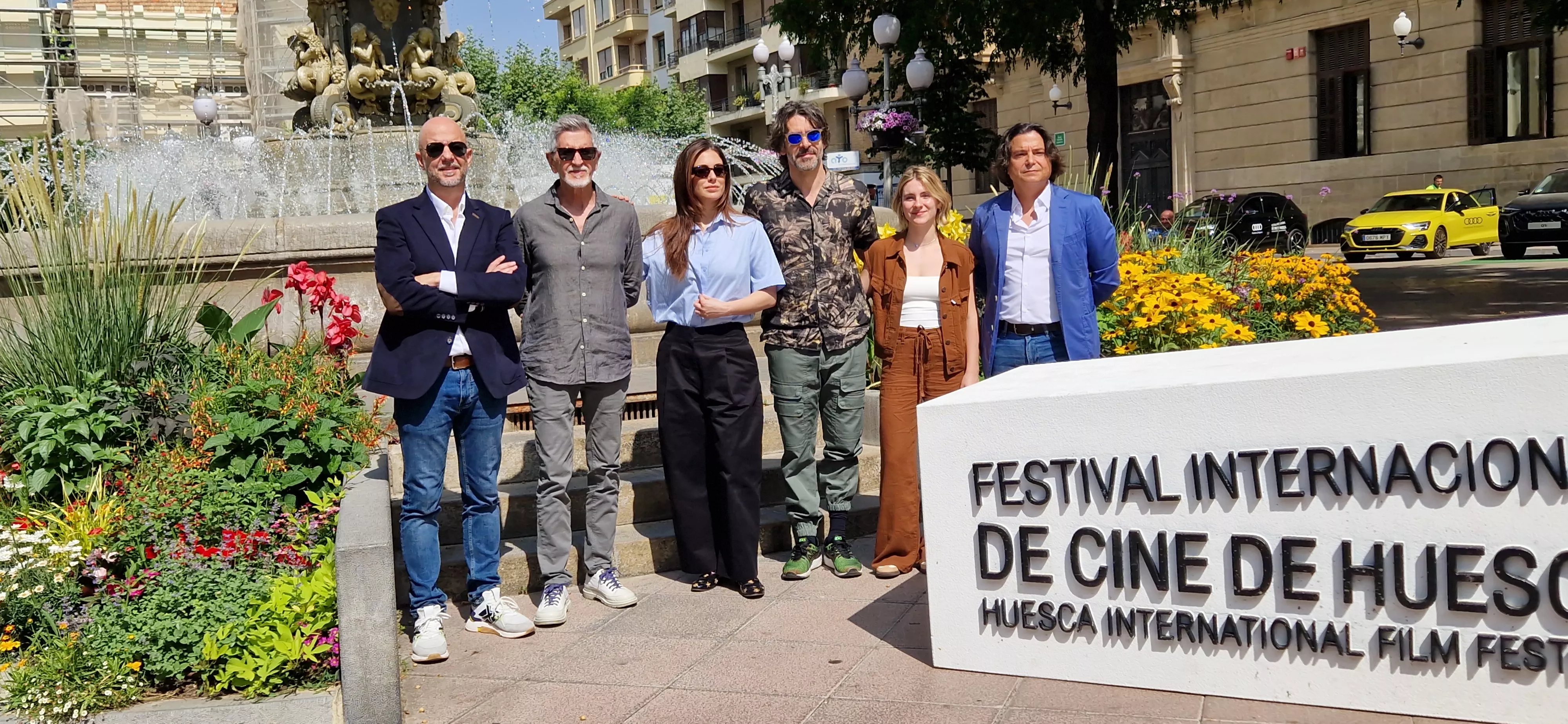 Equipo de "Parecido a un asesinato" en Huesca. Foto Myriam Martínez