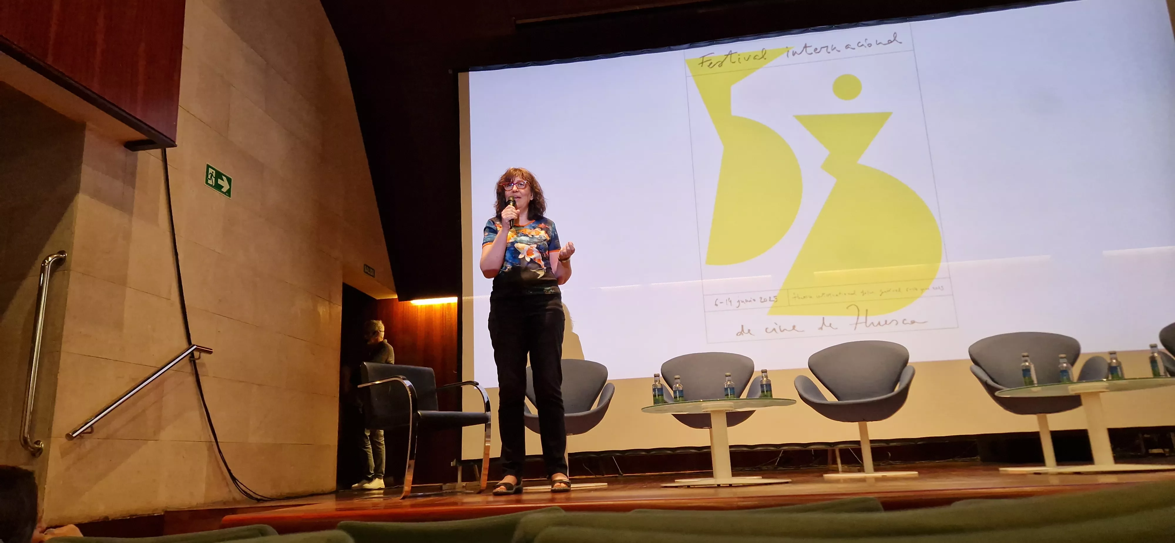 Chus Fenero, presentando el acto. Foto Myriam Martínez