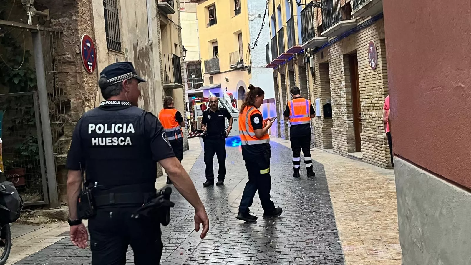 Desprendimiento en un edificio de la calle Quinto Sertorio de Huesca. Foto Mercedes Manterola