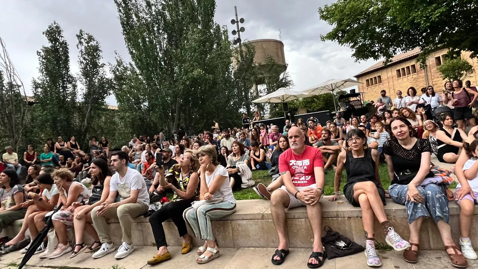 Muestra de la Escuela de Circo Capicúa en la plaza General Alsina. Foto Mercedes Manterola